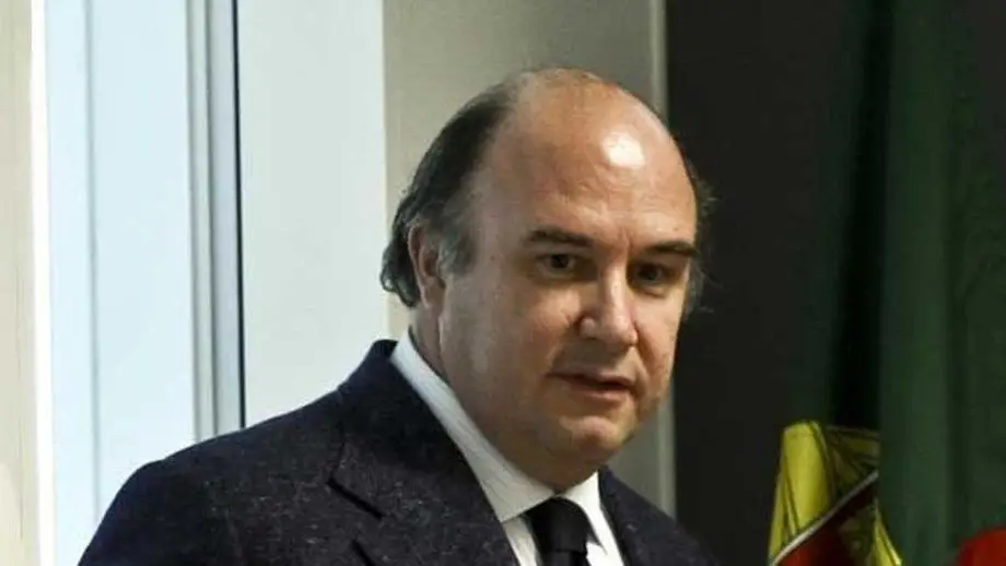 Insólita situação vivida por Duarte Lima já tinha acontecido com Vale e Azevedo em 2004 SIC