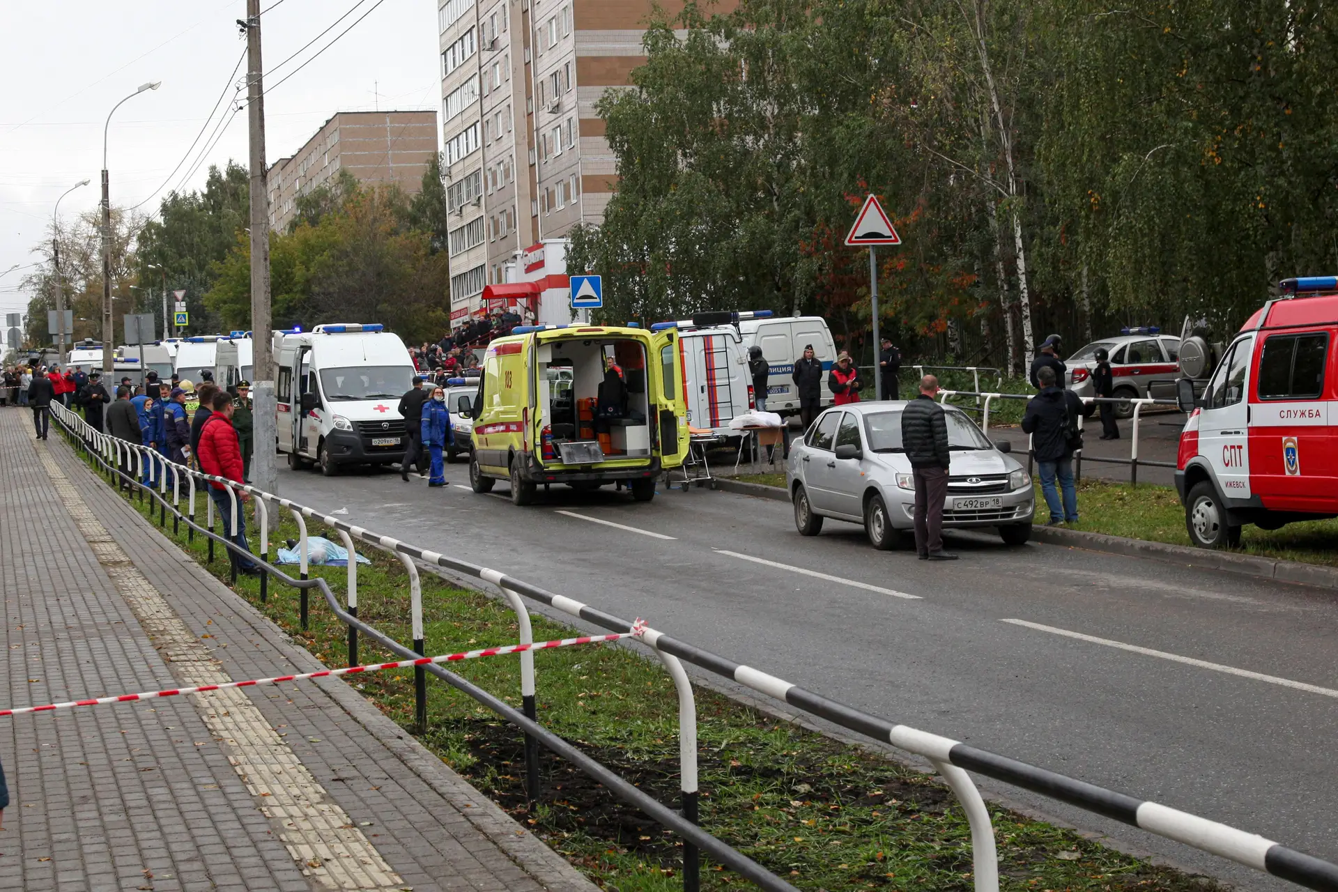 Tiroteio numa escola na Rússia faz pelo menos 13 mortos e vários feridos
