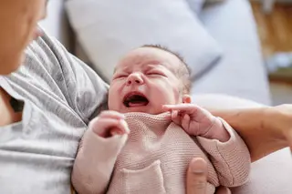 O seu bebé chora sem motivo aparente? Há um truque para acalmá-lo