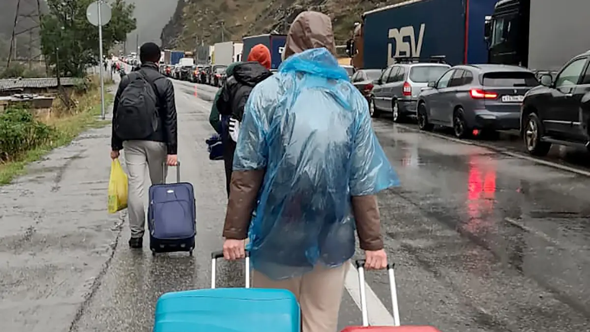 Milhares de russos tentam fugir para a Geórgia