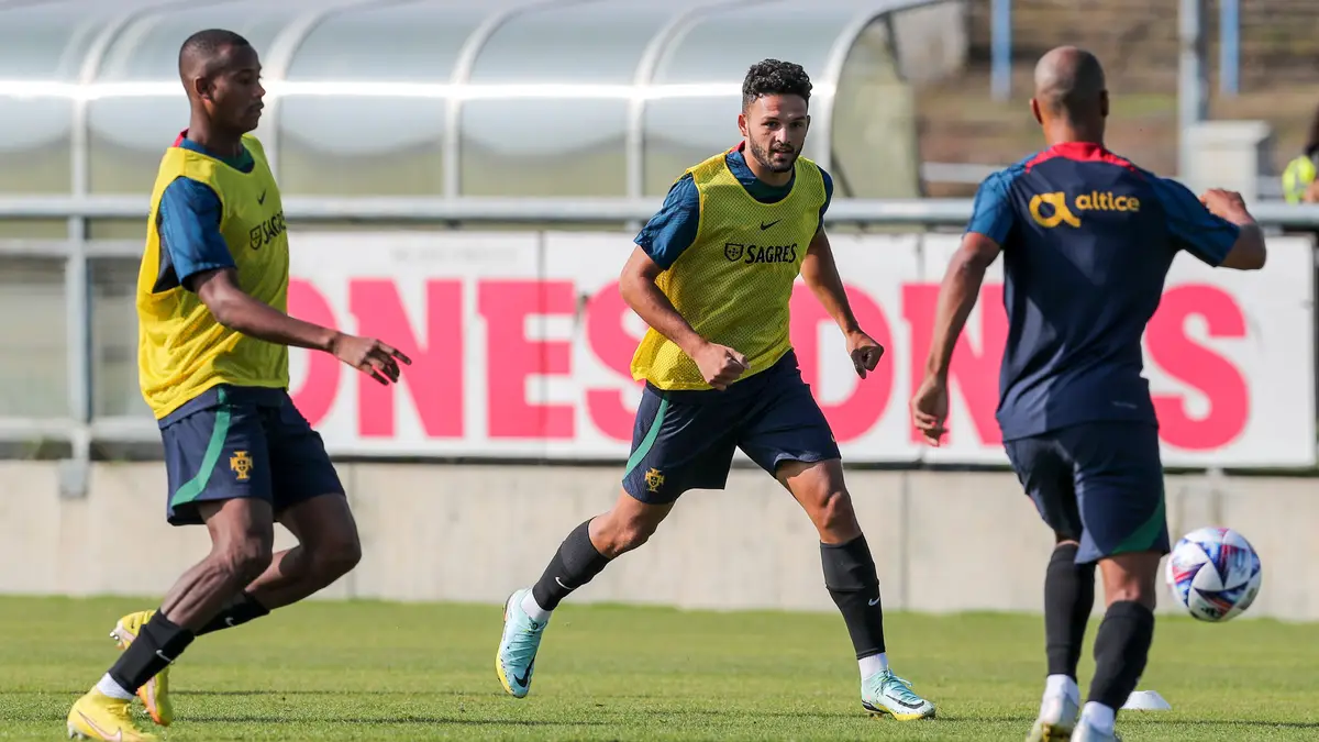 Seleção feminina realiza último treino antes de jogo com a Espanha