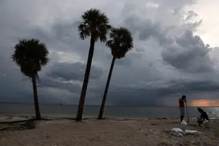 Furacão Ian atinge Cuba, Florida prepara-se para cheias repentinas e ventos de 225 km/ hora