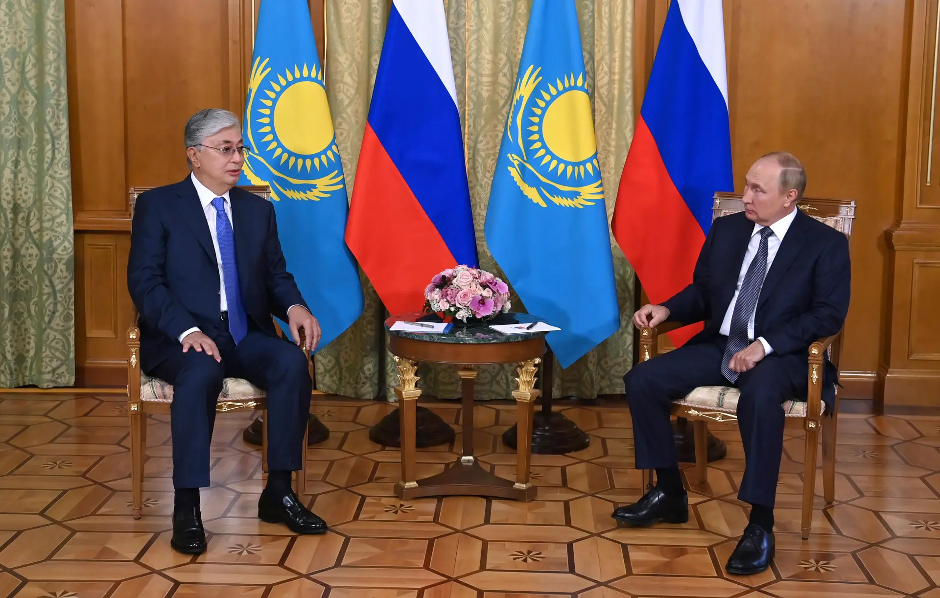 Presidente do Cazaquistão, Kassym-Jomart Tokaiev e Presidente da Rússia, Vladimir Putin.
