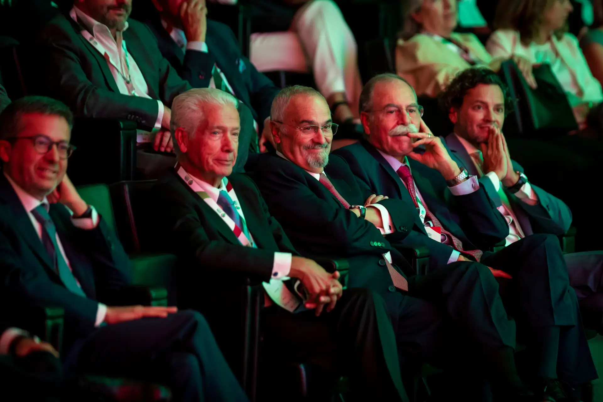 O Presidente da Câmara Municipal de Lisboa, Carlos Moedas, o Presidente Confederação Empresarial de Portugal (CIP), António Saraiva, o Presidente da Confederação do Comércio e Serviços de Portugal (CCP), João Vieira Lopes, e o Presidente da Confederação dos Agricultores de Portugal (CAP), Eduardo Oliveira e Sousa, durante a VI Cimeira do Turismo Português, no auditório da Fundação Champalimaud, em Lisboa.