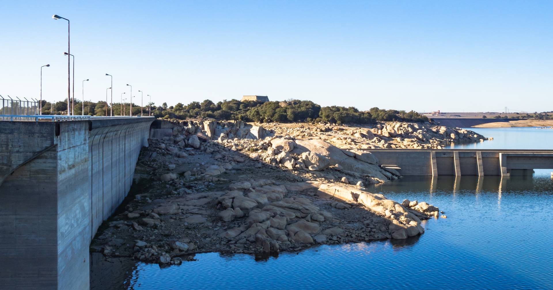 Portugal y España acuerdan reducir los vertidos de agua al Duero