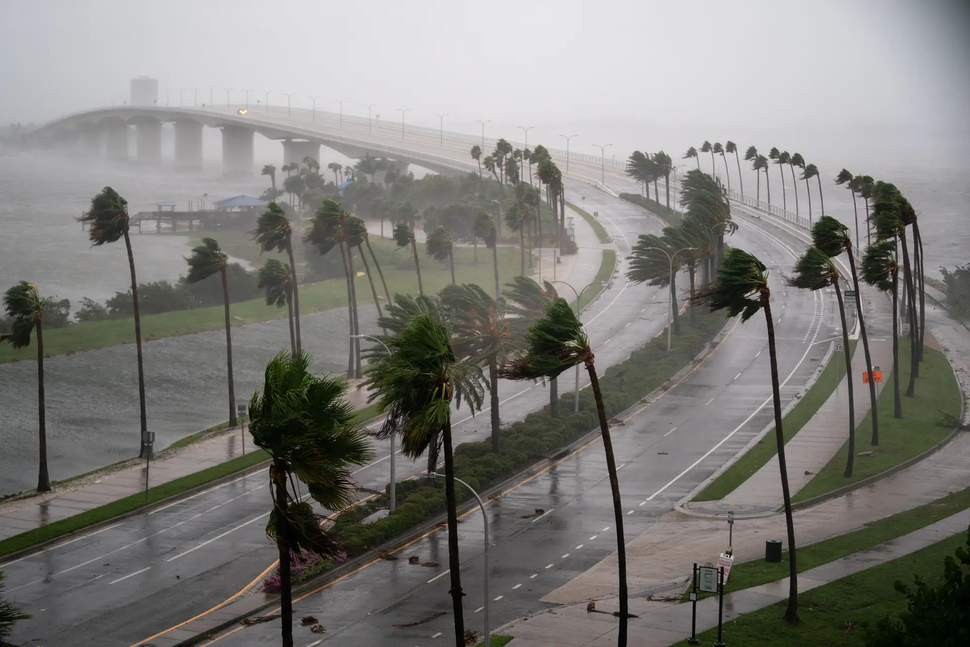Furacão Ian atinge a costa da Florida, nos Estados Unidos