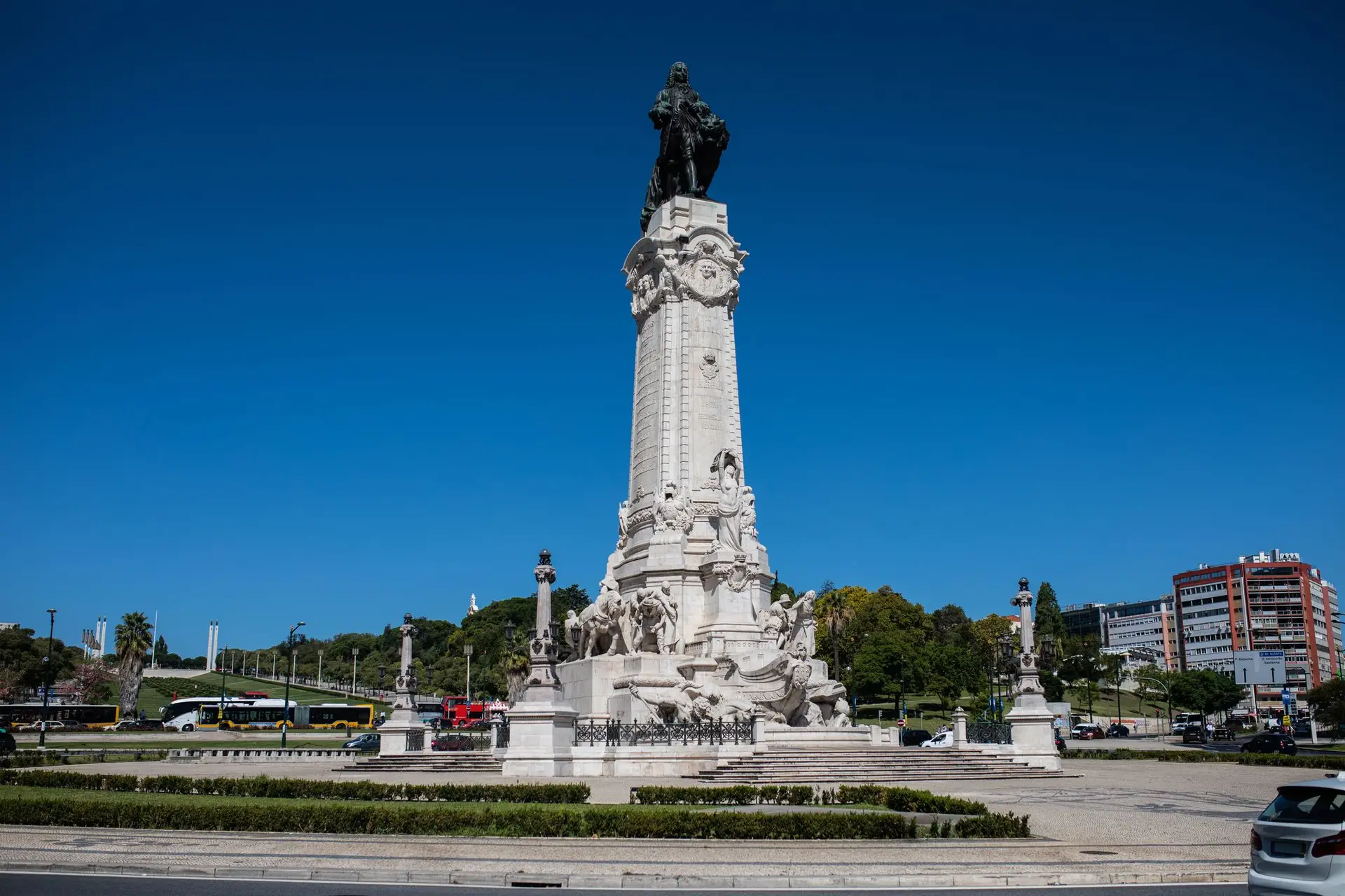 CNE vê possível crime na retirada de cartazes do Marquês de Pombal ...