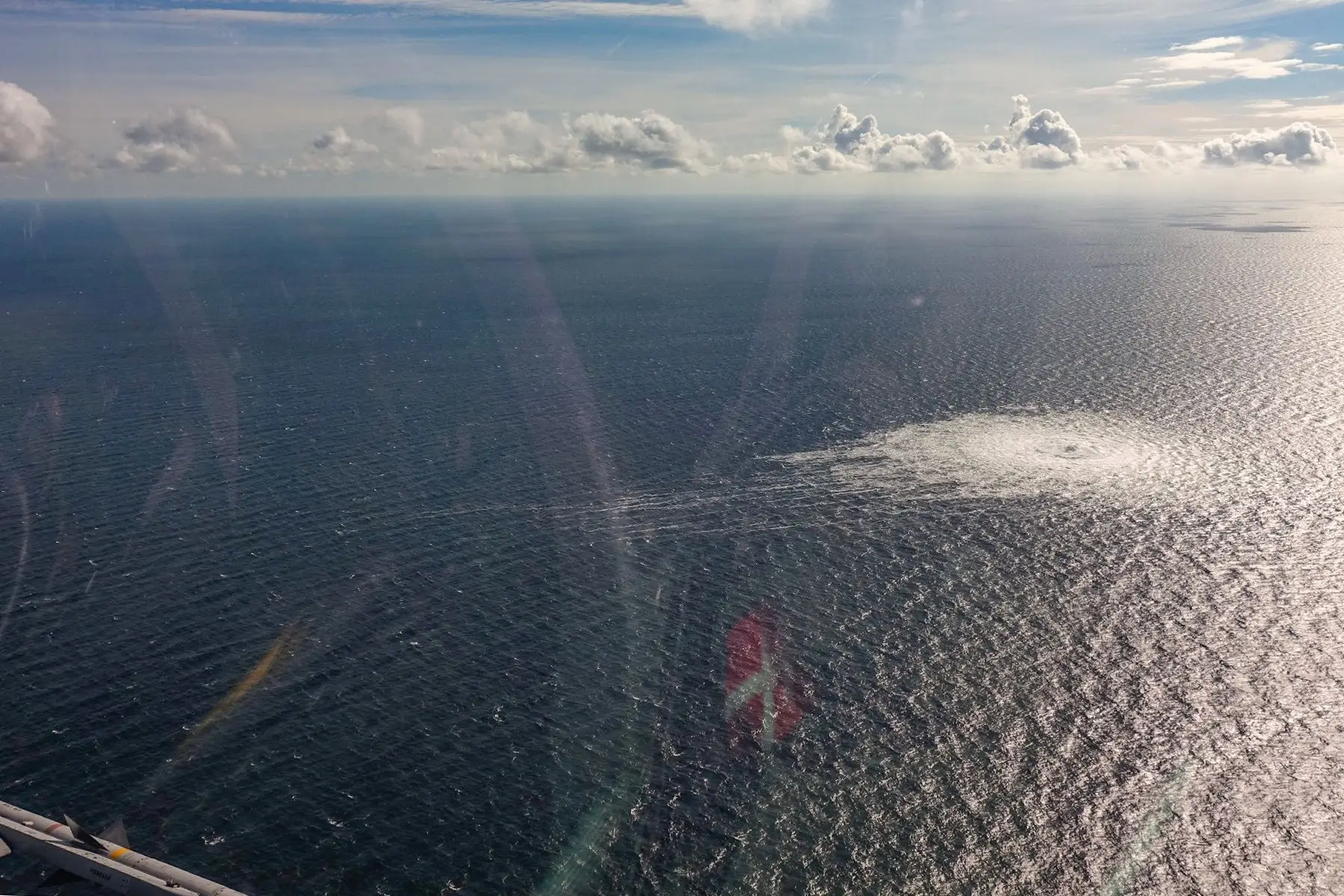 Explosões que provocaram fugas de gás nos gasodutos Nord Stream 2 no Mar Báltico.