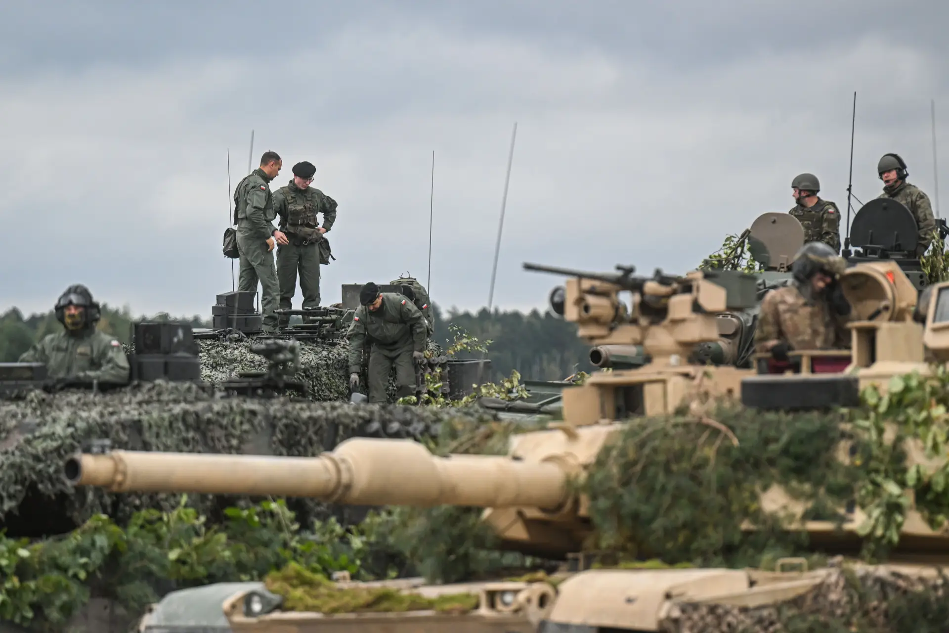 Polónia disposta a entregar tanques Leopard à Ucrânia através de "coligação internacional"