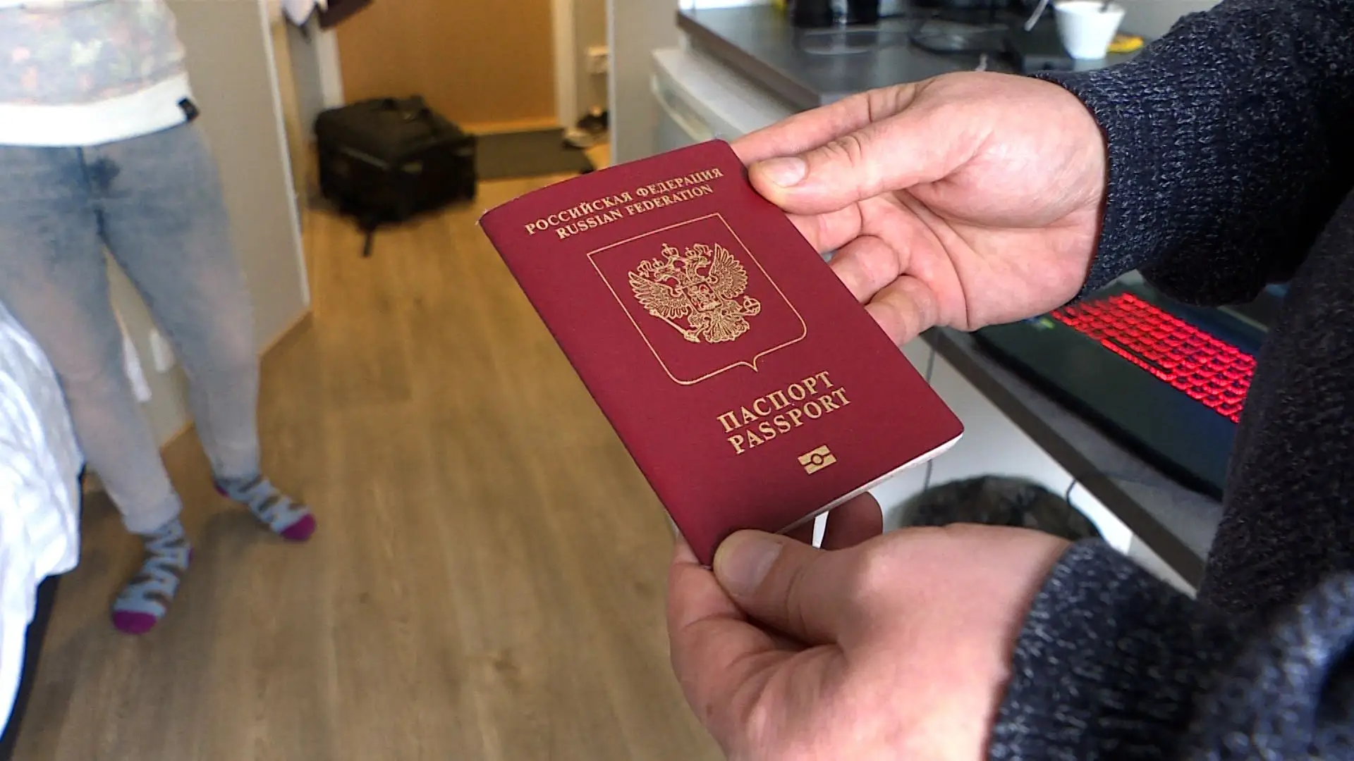 Rússia retém passaportes de funcionários do governo temendo