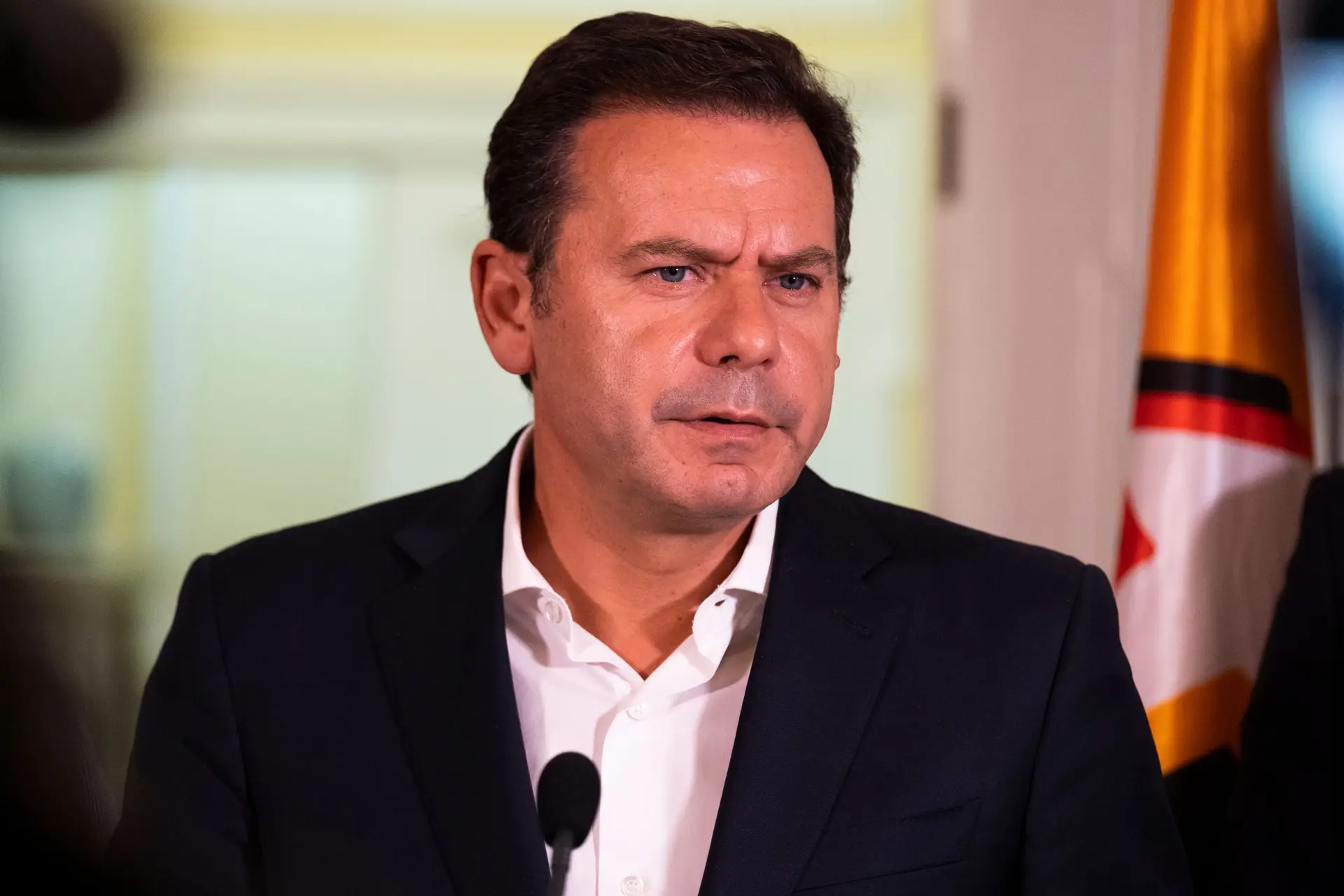 Luís Montenegro exige clarificações mas recusa mudar lei das incompatibilidades "a correr"