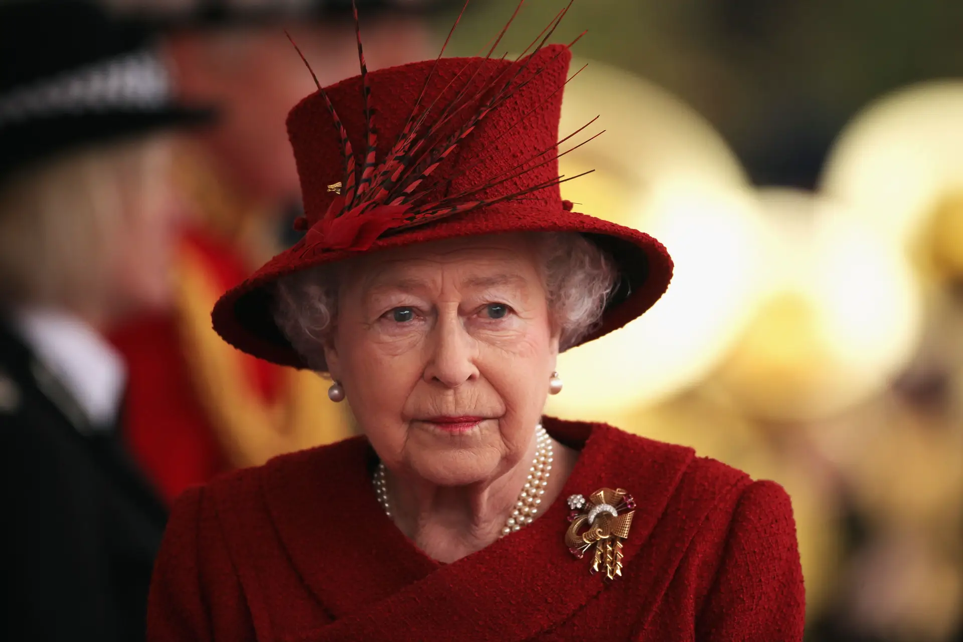 Livro que acertou no ano da morte de Isabel II esgota nas livrarias britânicas