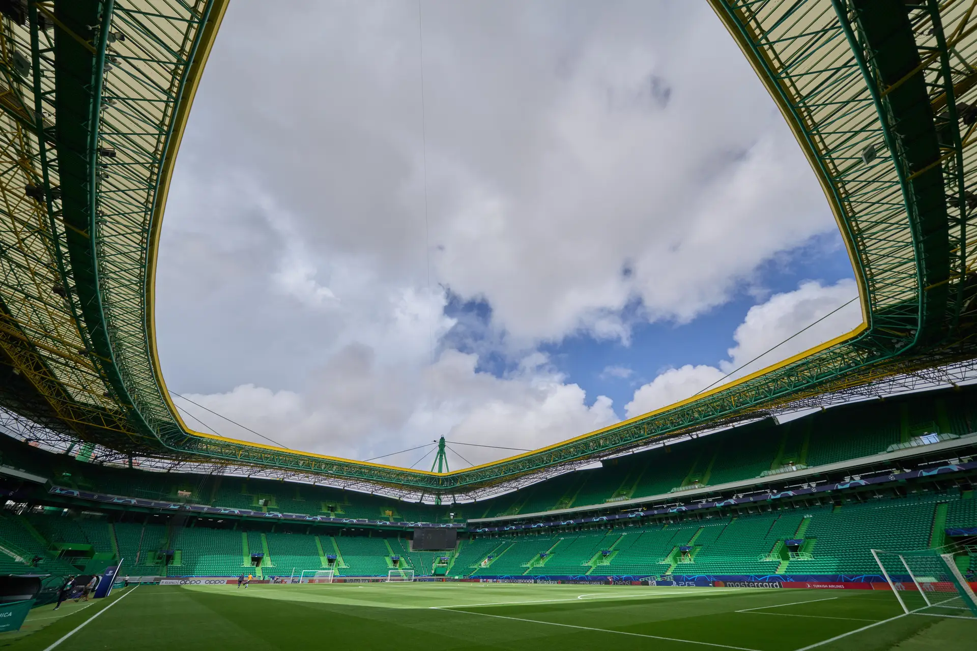 City faz jogo perfeito em Alvalade e goleia Sporting