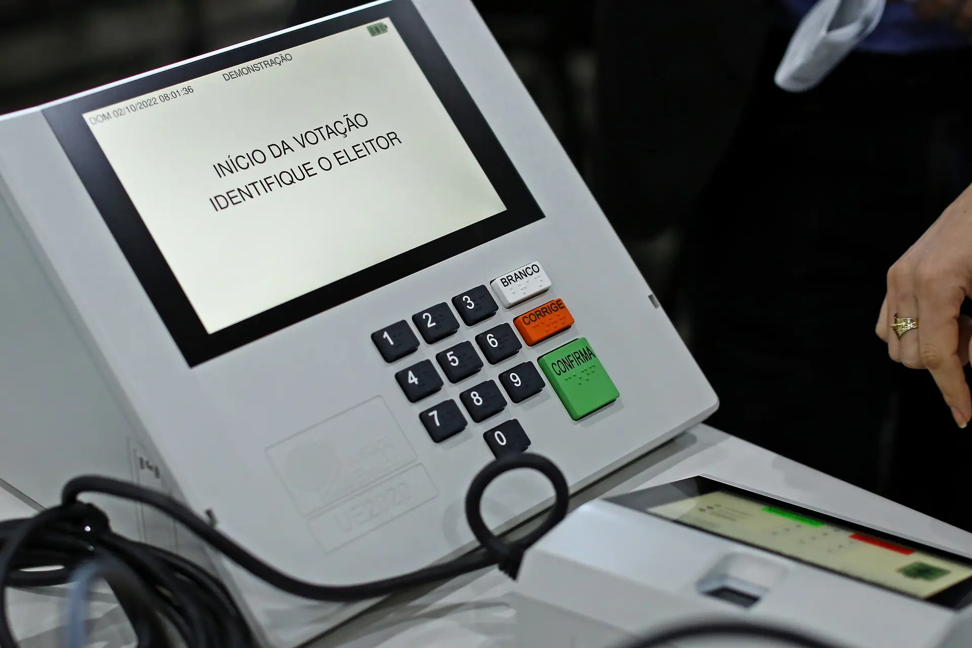 Eleições no Brasil: segurança reforçada nos locais de voto do Porto e Faro