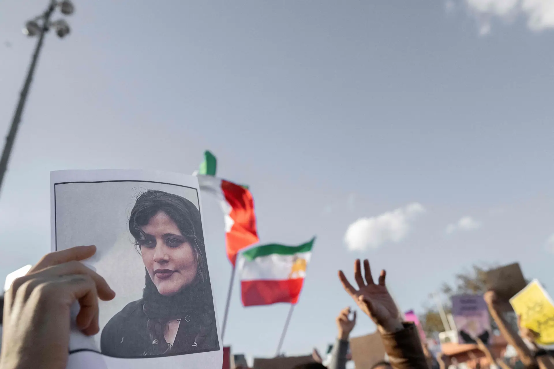 Presidente do Irão acusa Ocidente de manipular protestos contra o Governo