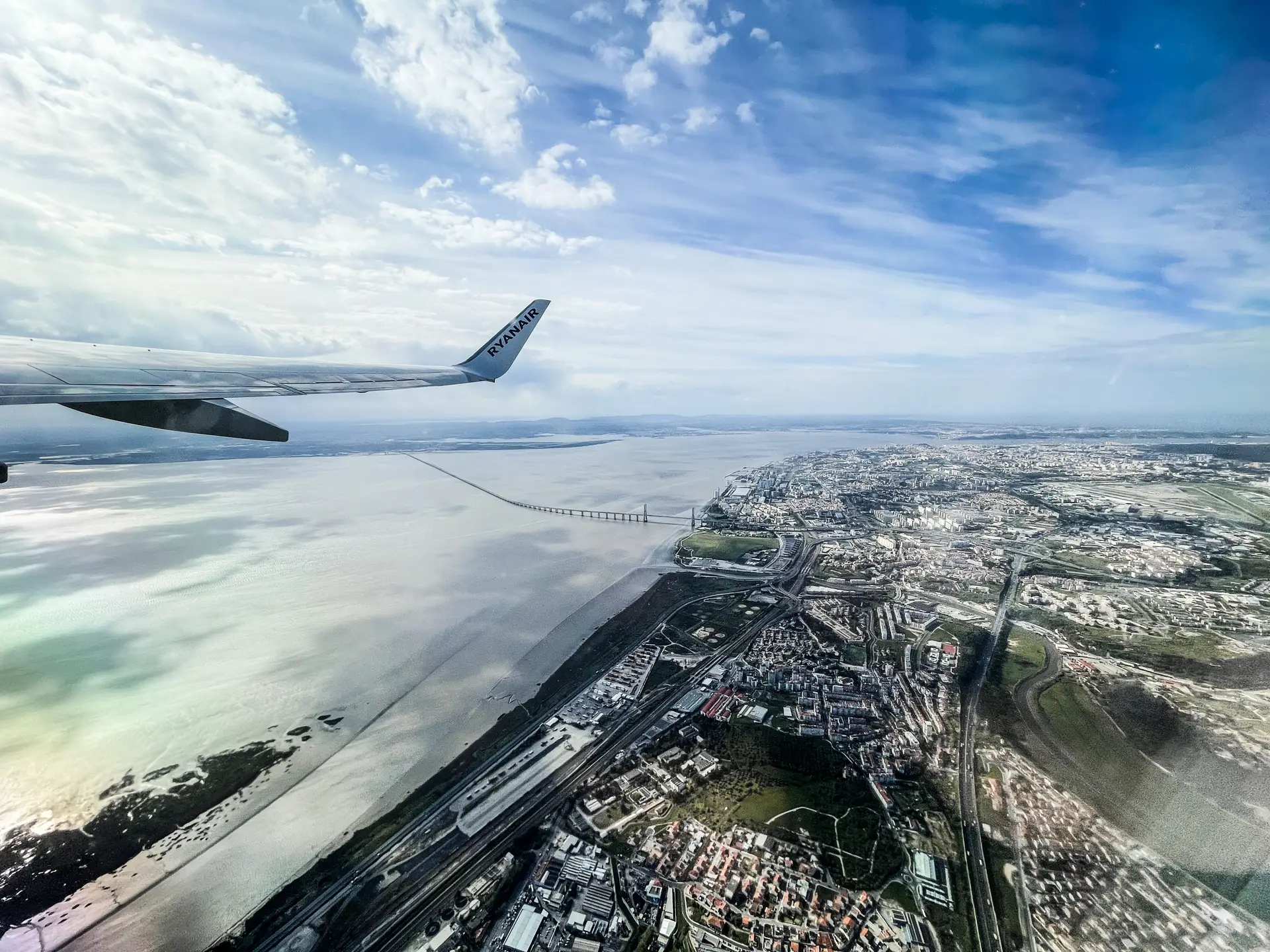 Imagem aérea da Ponte Vasco da Gama