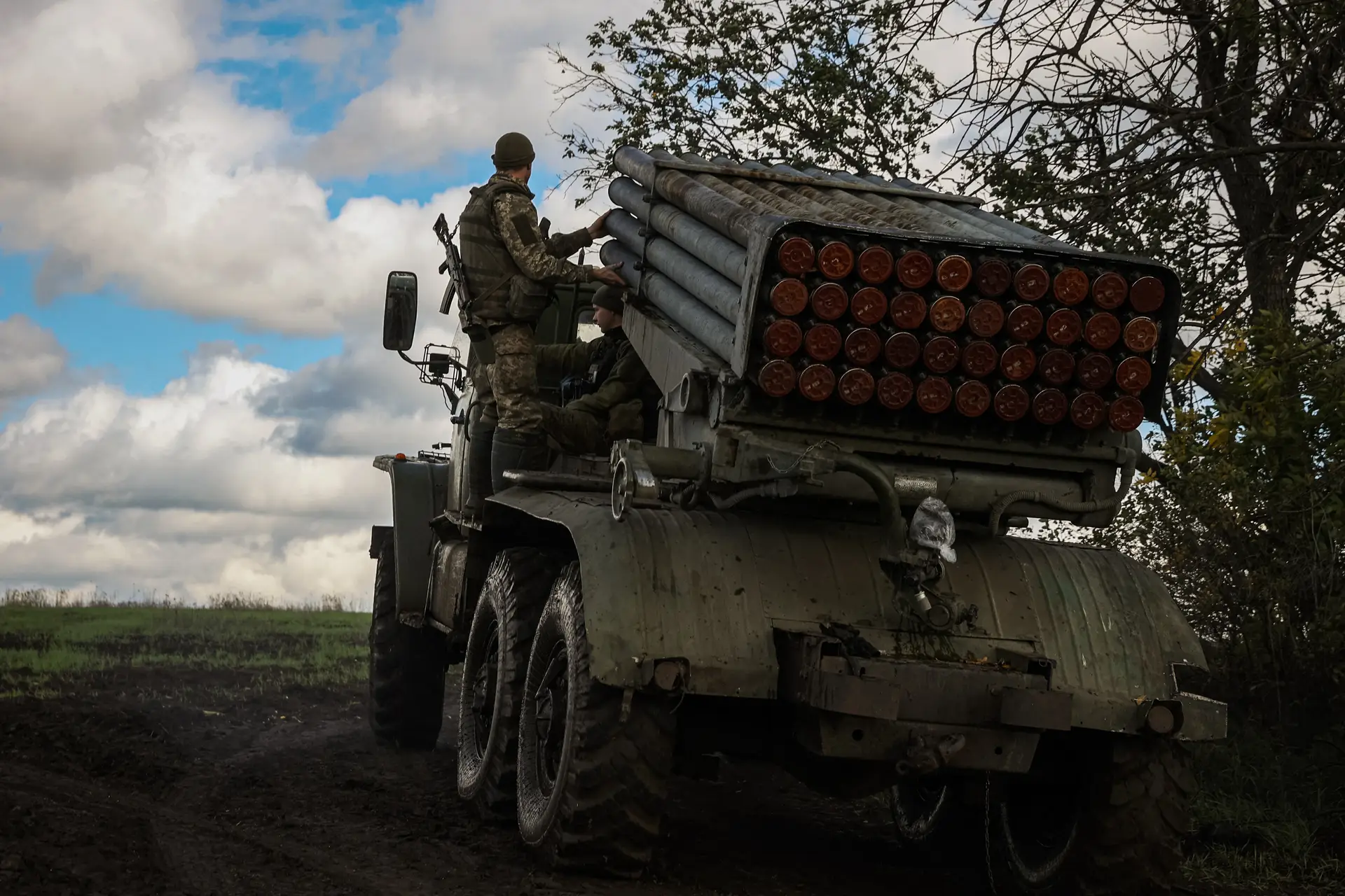 Forças ucranianas ganham terreno na região de Kherson