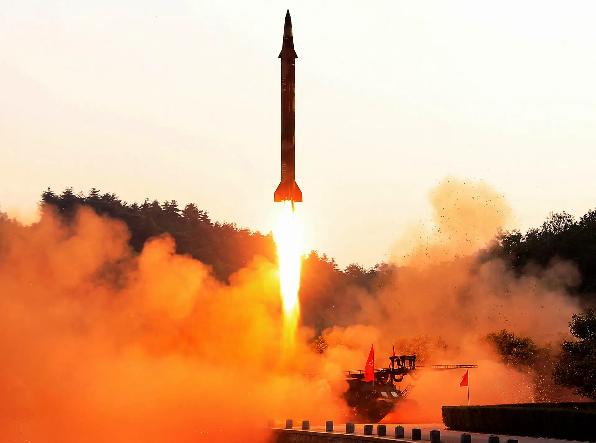 Coreia do Norte explica que lançamentos de mísseis foram "exercícios nucleares táticos"
