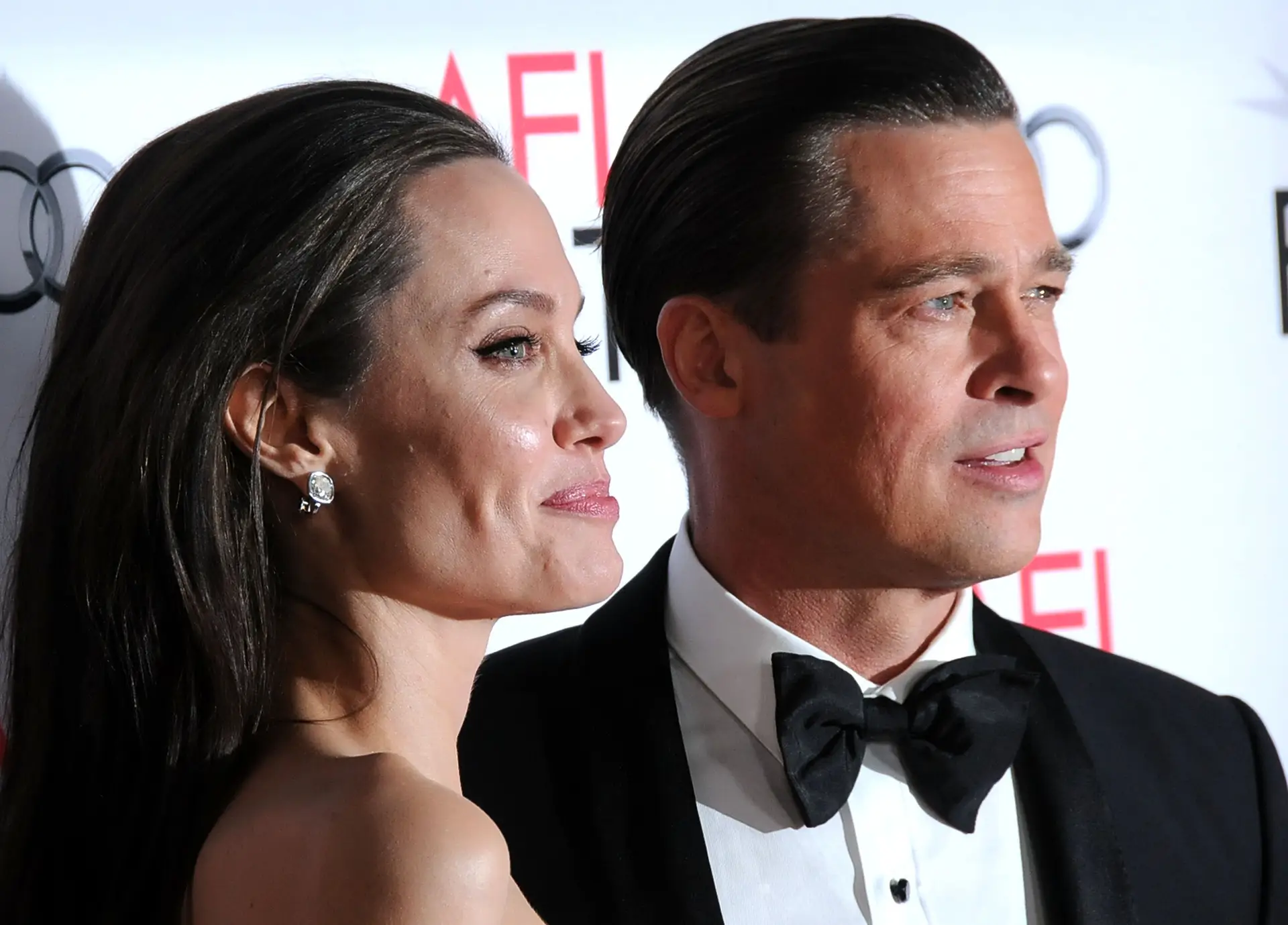 Angelina Jolie acusa Brad Pitt de agressões em avião privado em 2016