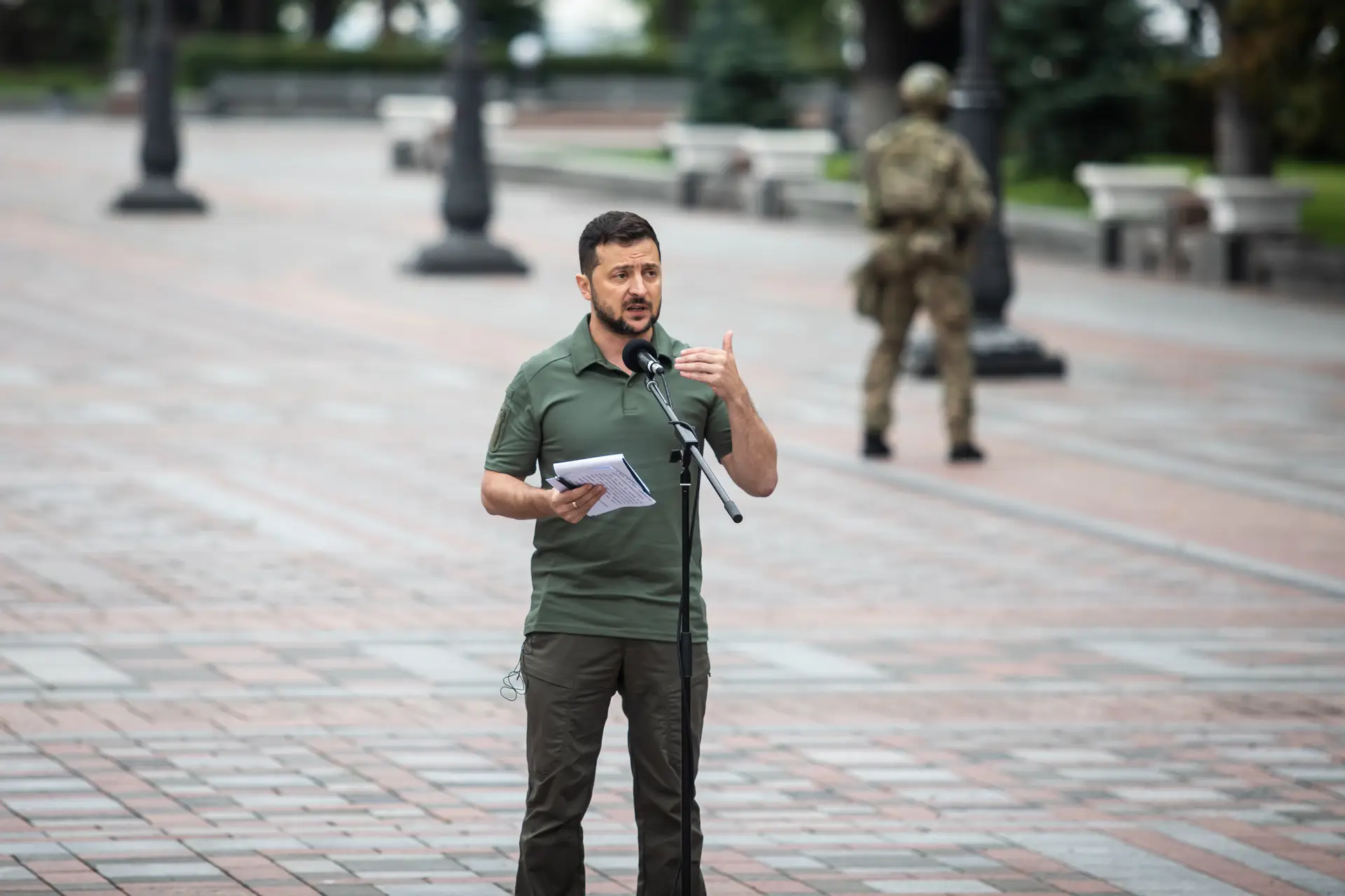Zelensky destaca avanços "rápidos e poderosos" das tropas ucranianas no sul