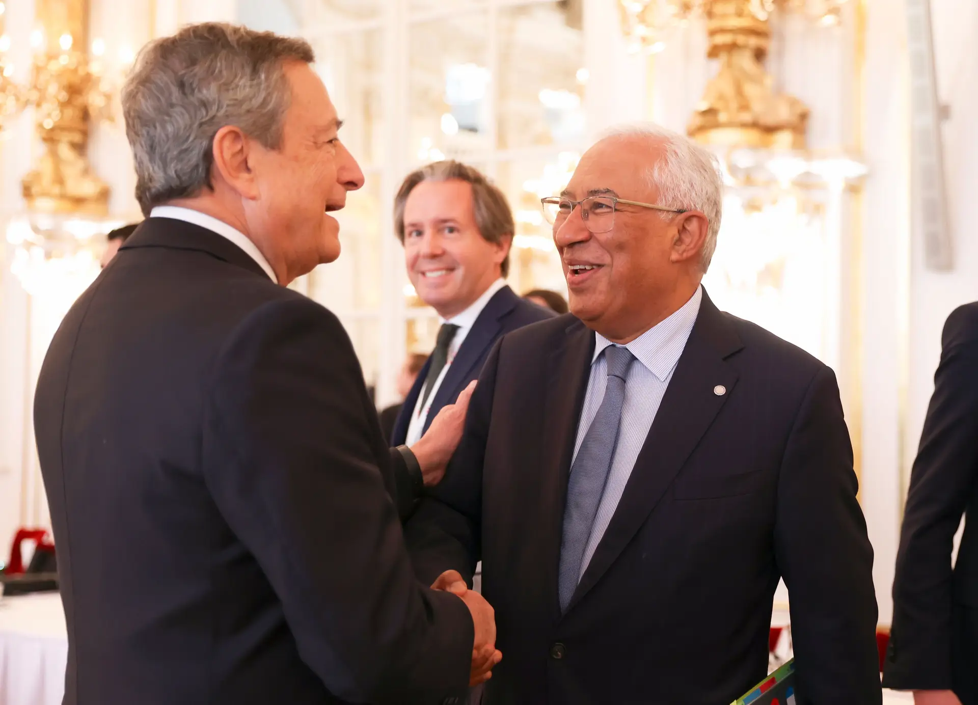 É por culpa própria que Rússia está ausente da nova Comunidade Política Europeia, diz Costa