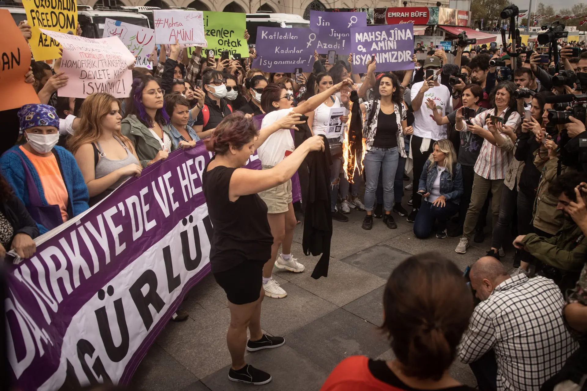 Manifestações no Irão entram na quarta semana e causam mais dois mortos