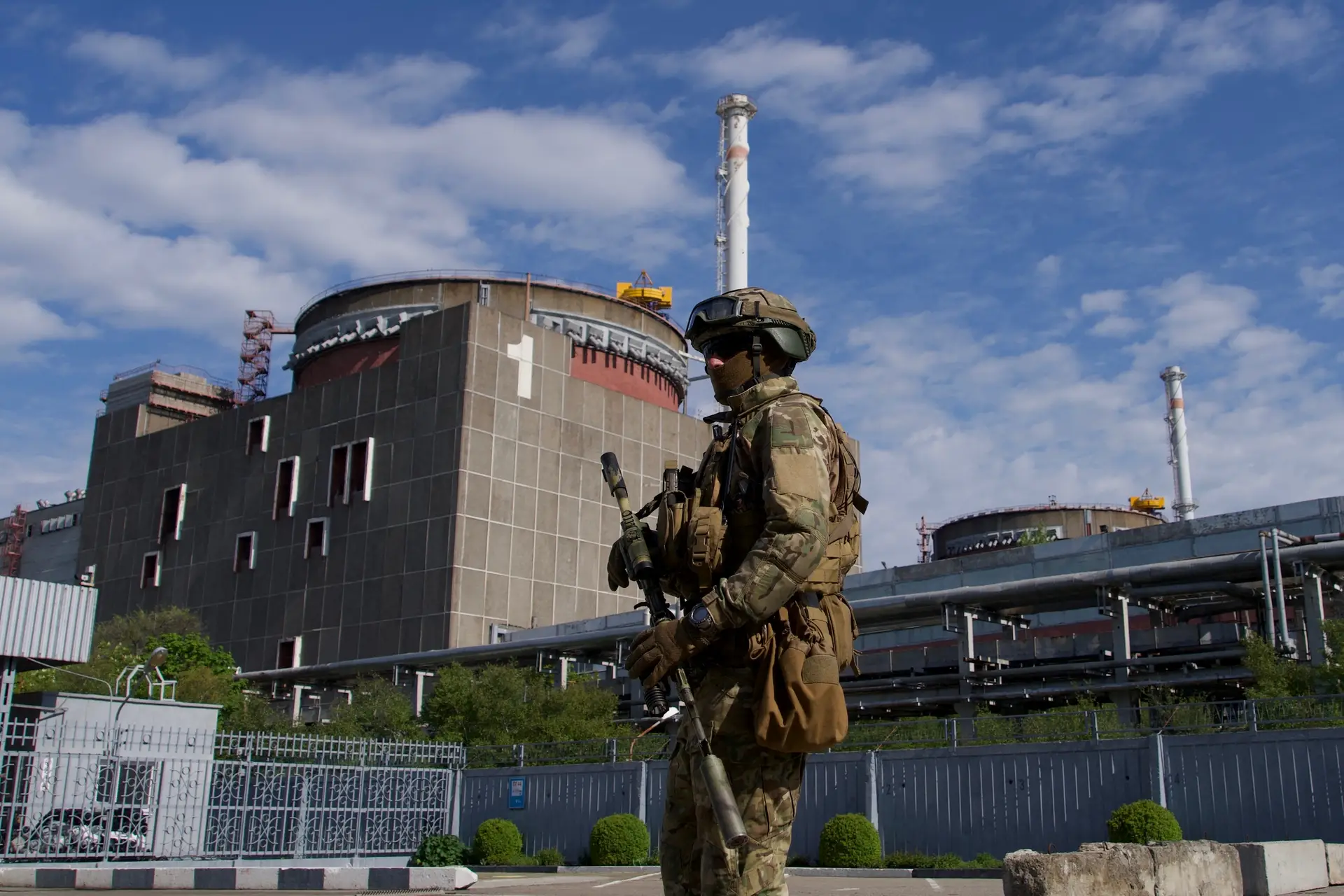 EUA prometem entregar à Ucrânia meios de defesa antiaérea, mas só