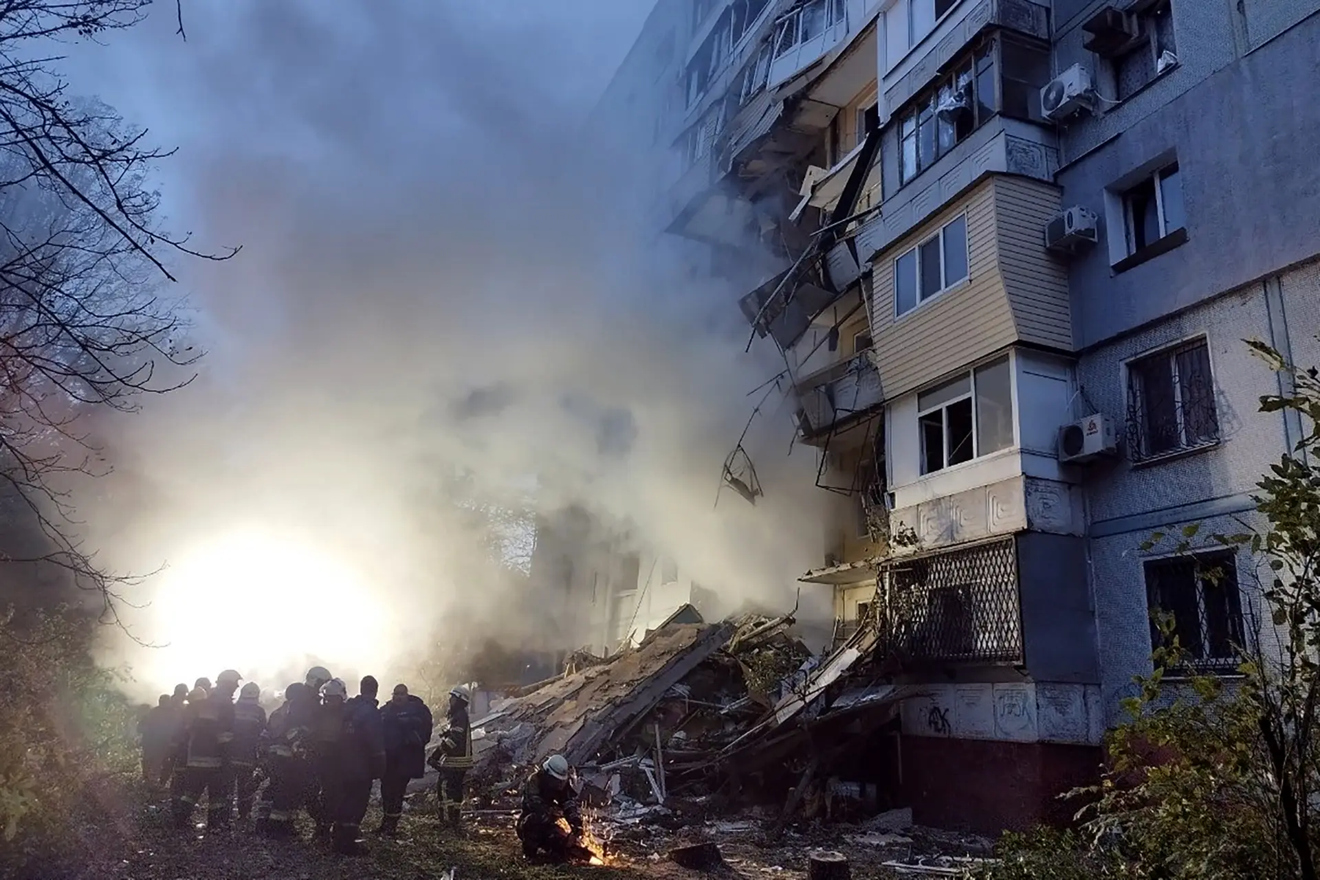 Zelenzky divulga imagens de ataque em Zaporíjia para "mundo ver a verdade"