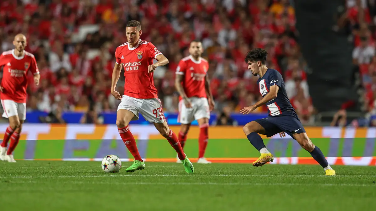 Champions: inglês Michael Oliver vai arbitrar o PSG-Benfica - SIC