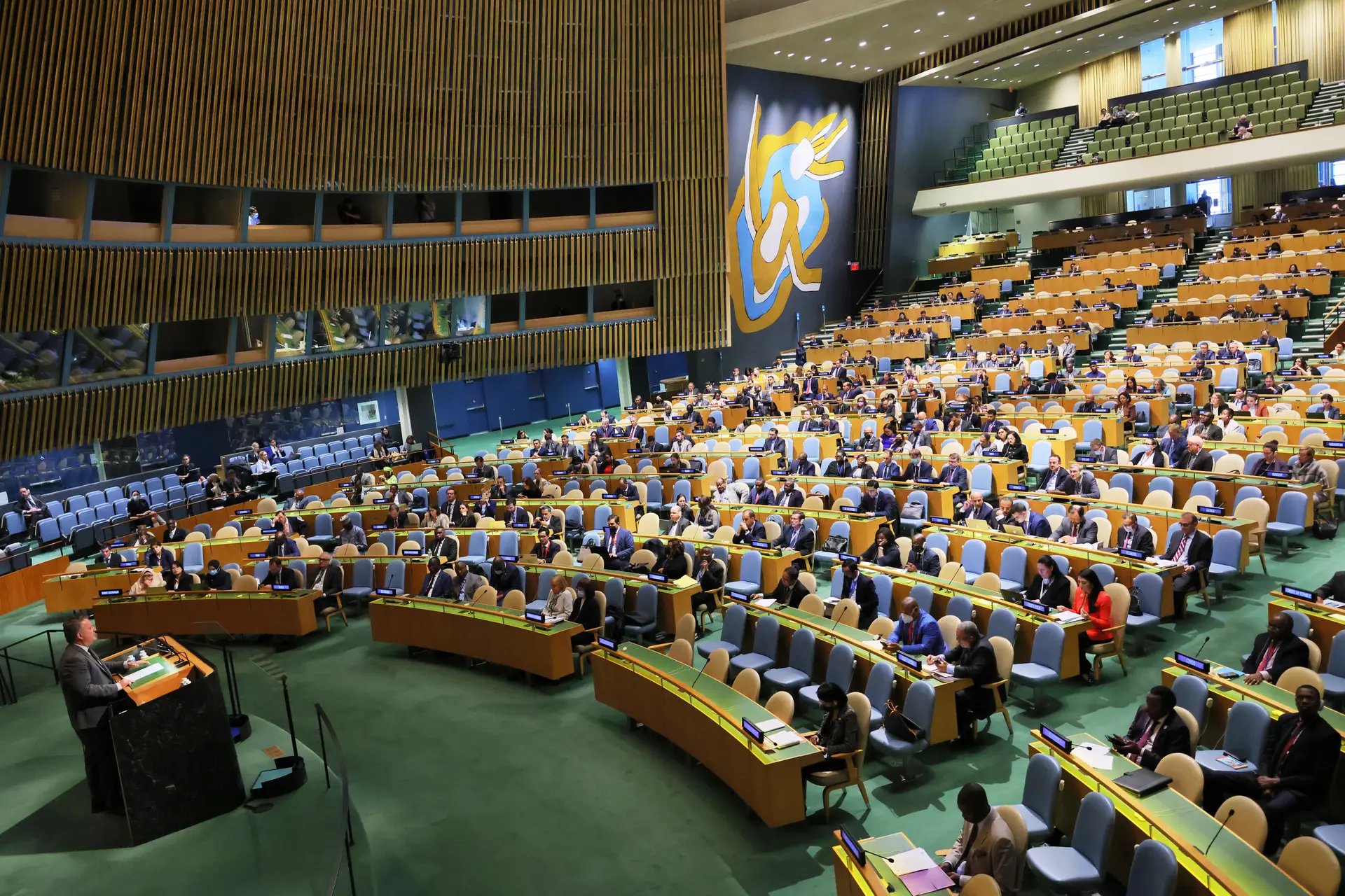Várias delegações diplomáticas durante  uma reunião de emergência da Assembleia-Geral da ONU condenaram as anexações e os ataques perpetrados pela Rússia contra a Ucrânia, enquanto Moscovo defendeu a incorporação dos territórios ucranianos.