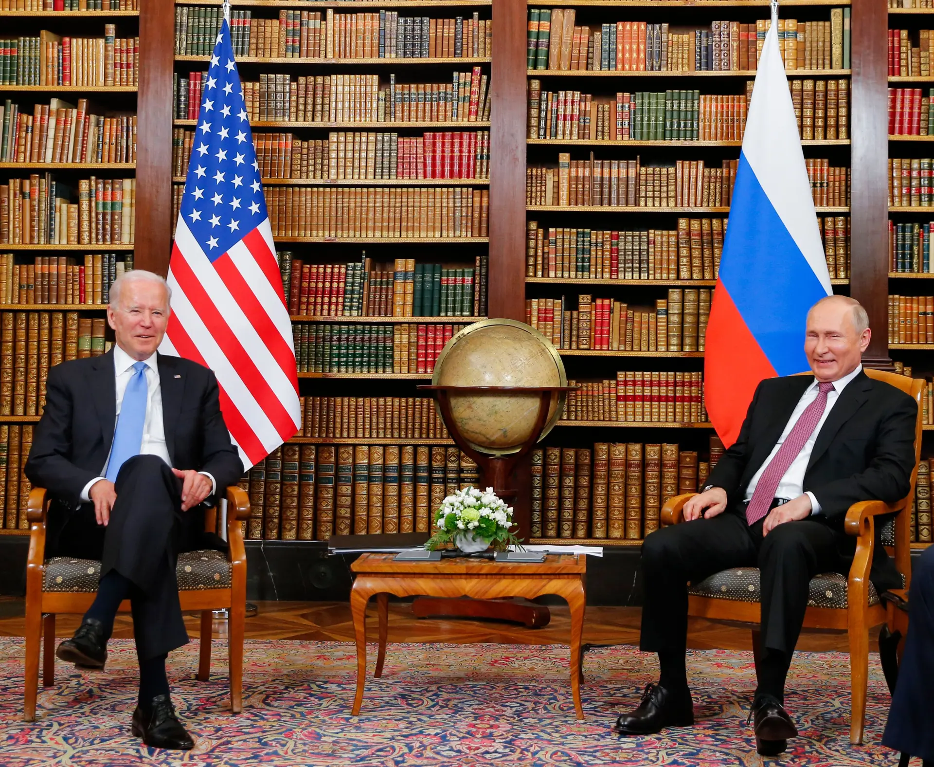 Joe Biden e Vladimir Putin em Génova, Itália