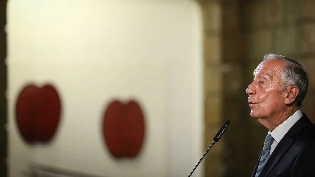 O Presidente da República, Marcelo Rebelo de Sousa, discursa durante um encontro com o presidente da associação CIVICA - Autarcas de Origem Portuguesa em França, Paulo Marques (ausente na foto), em Lisboa