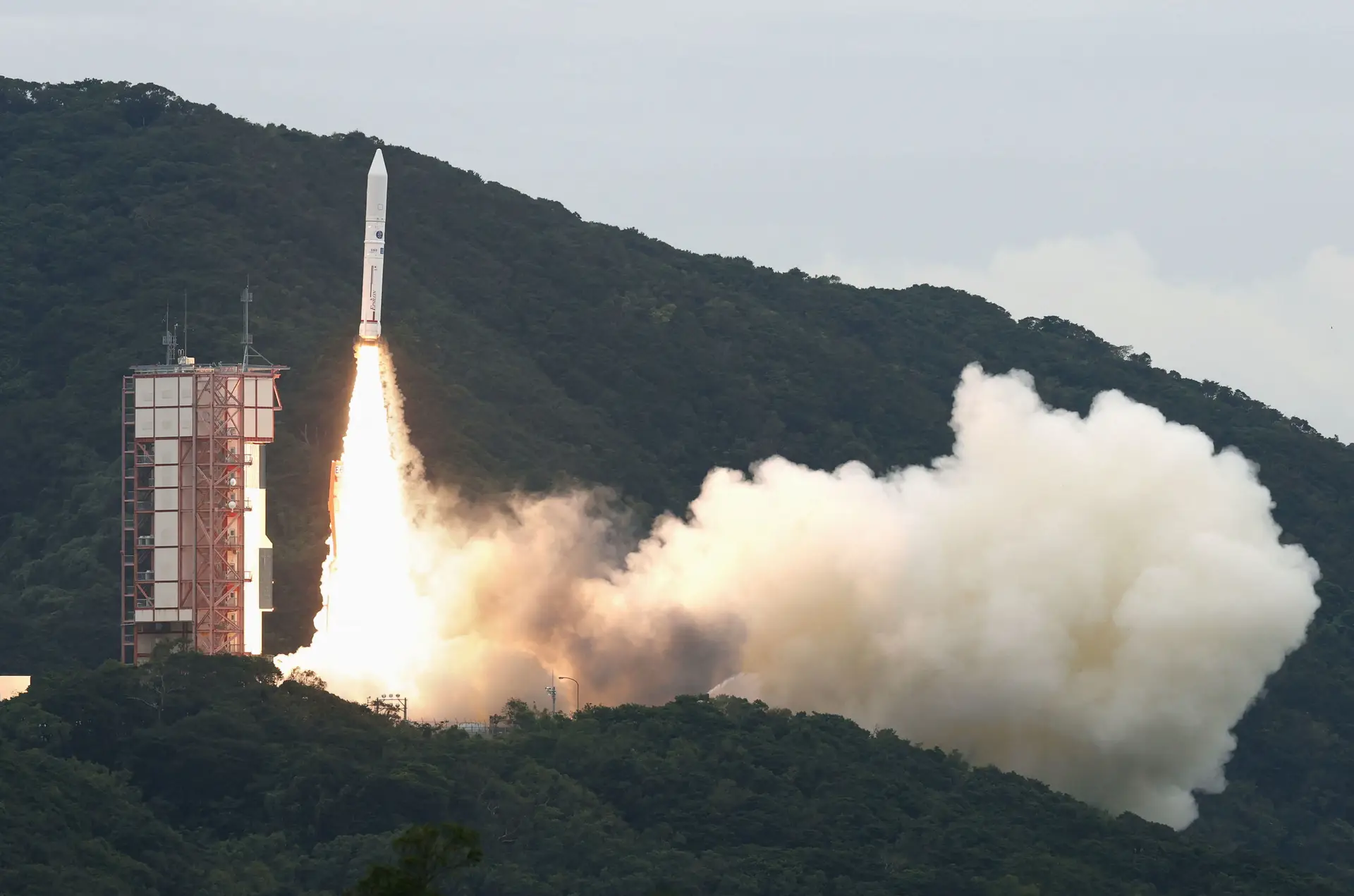 O foguetã Epsilon da JAXA a descolar a 12 de outubro de 2022 do Centro Espacial Uchinoura em Kagoshima, Japão.