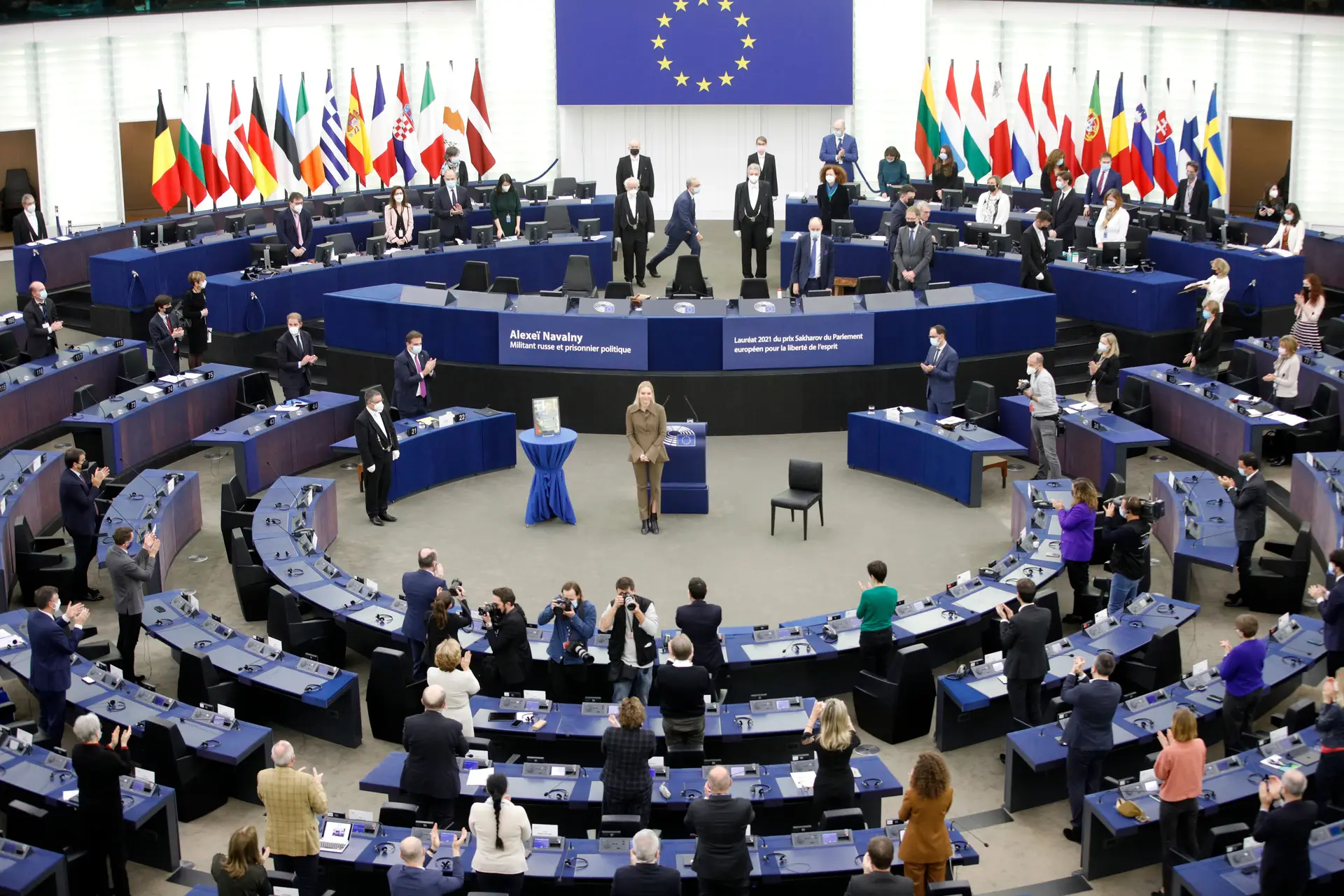 No ano passado, o Prémio Sakharov foi atribuído a Alexei Navalny. Na foto, Daria Navalnaya, filha do líder da oposição russa, que foi receber o galardão no Parlamento Europeu, a 15 de dezembro de 2021.