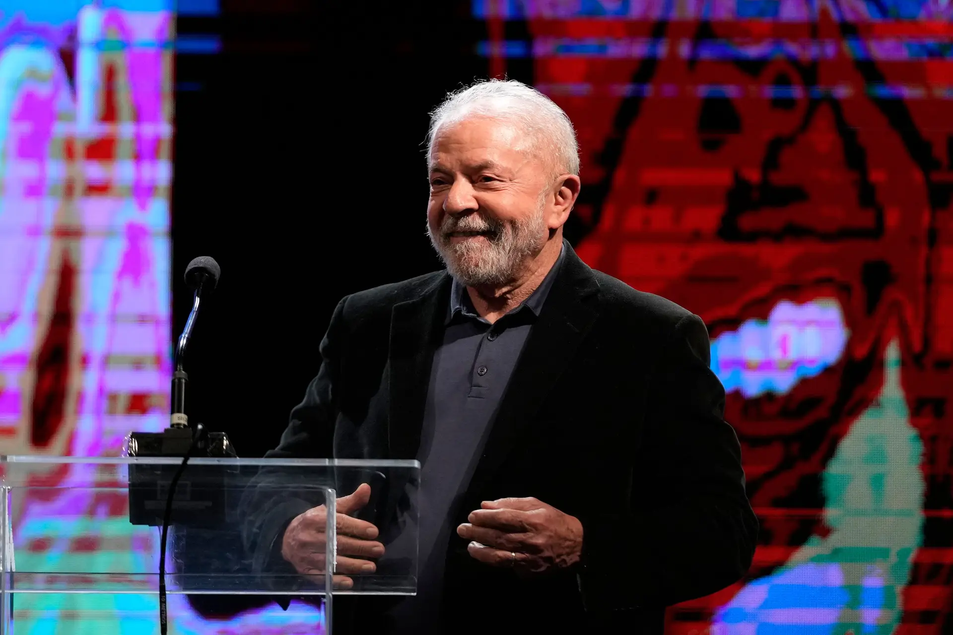 “Há quatro anos atrás, eu era tido como um ser humano jogado fora da política”, disse Lula da Silva a 2 de outubro, no final da primeira volta eleitoral.