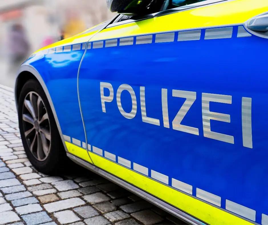 Homem morde cão polícia na Alemanha