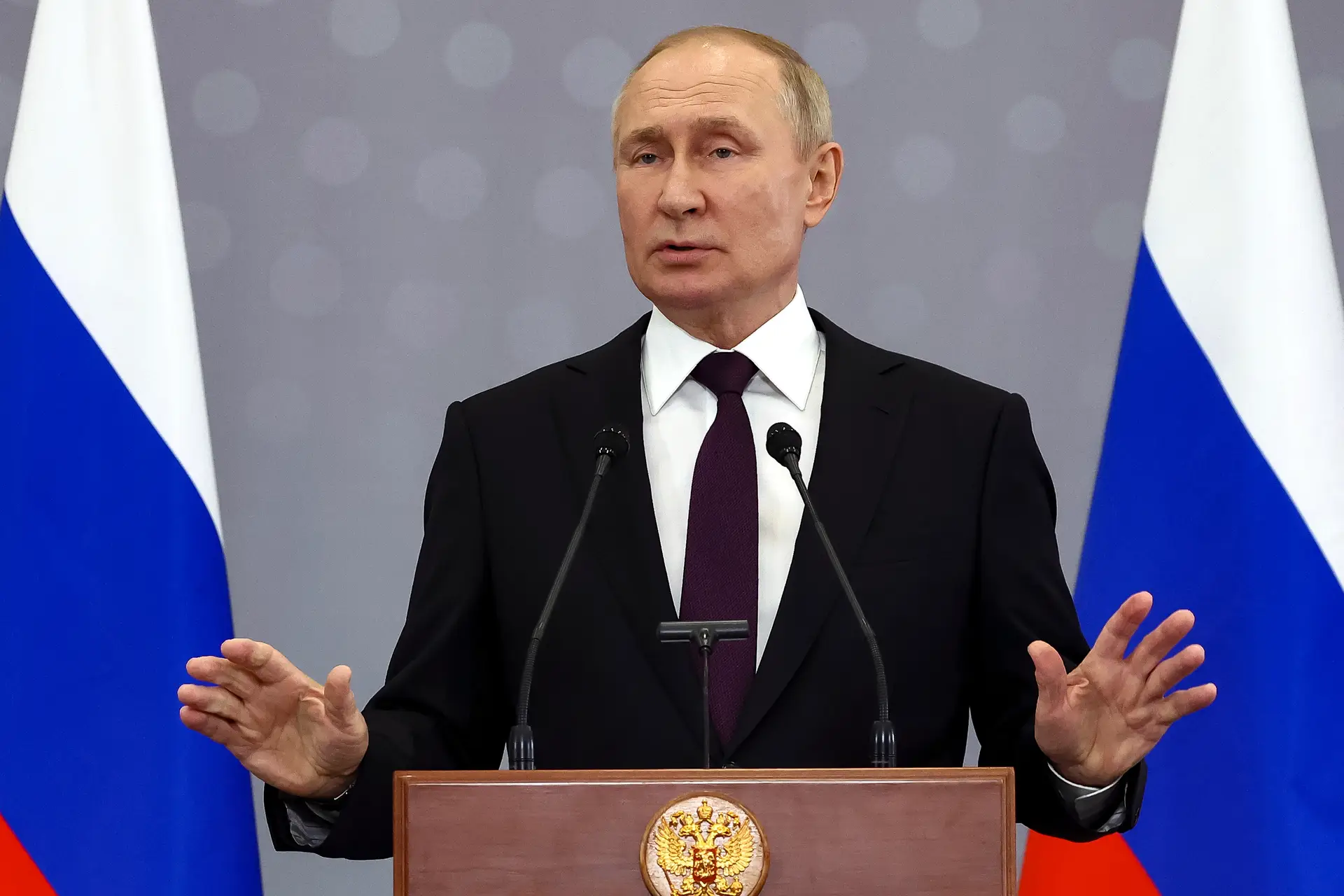 "Não há necessidade de ataques massivos": Putin assume que há outros objetivos