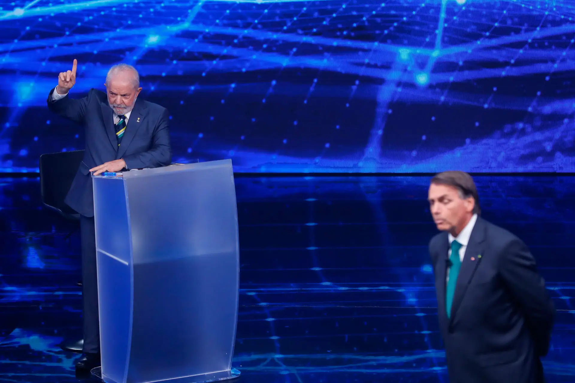 Sondagem aponta vantagem de Lula sobre Bolsonaro nas presidenciais no Brasil