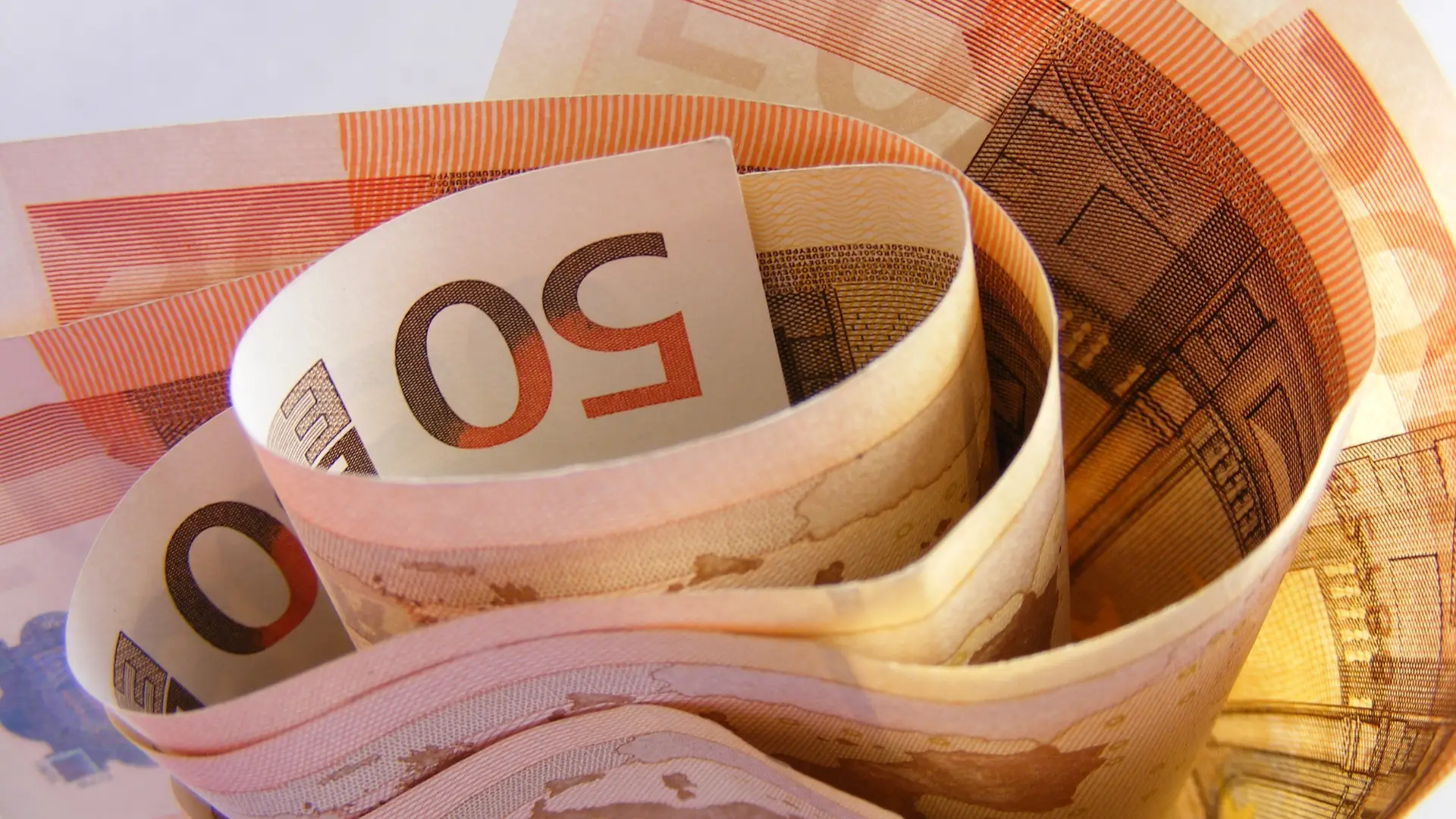 Aumentos salariais na função pública começam a ser pagos