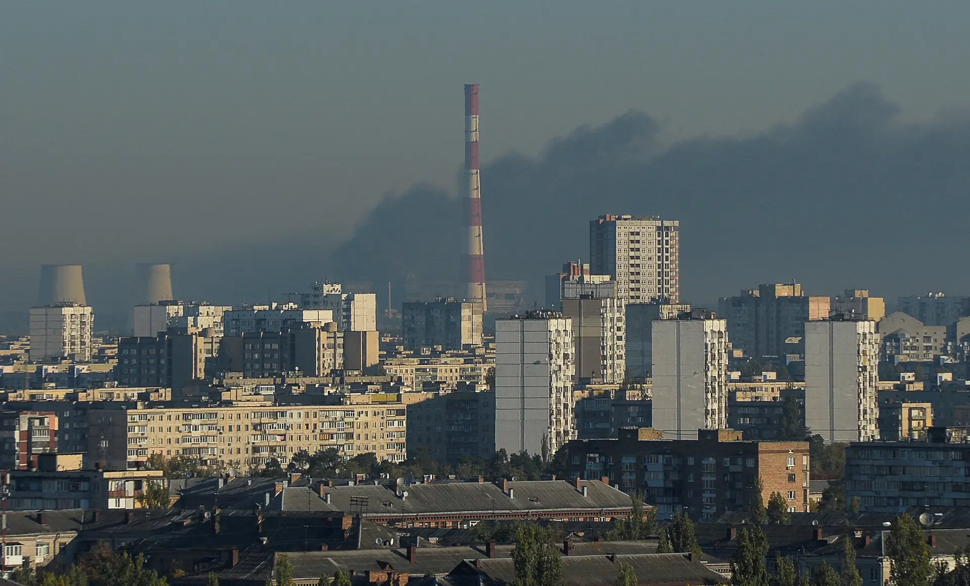Instalações elétricas em Kiev atingidas por três ataques russos