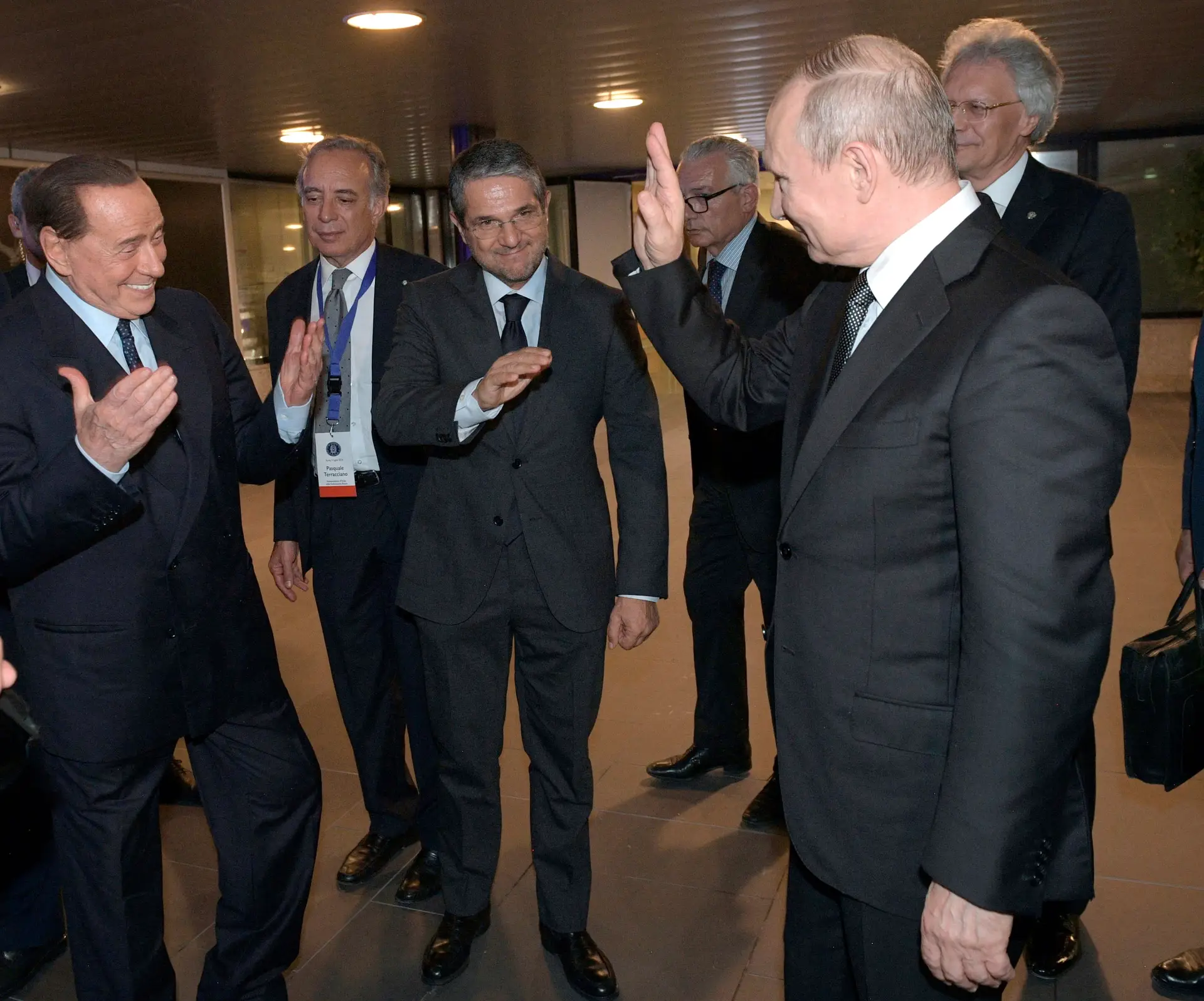 Berlusconi e Putin retomam amizade com vodka à mistura