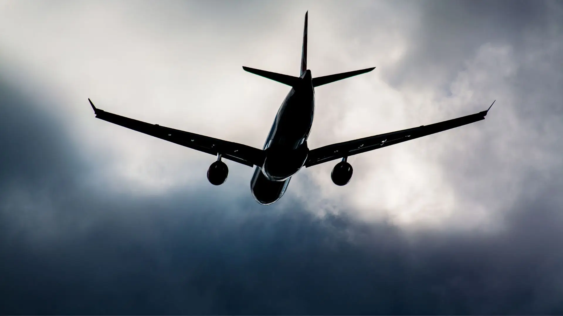 Avião canadiano aterrou de emergência no aeroporto de Faro