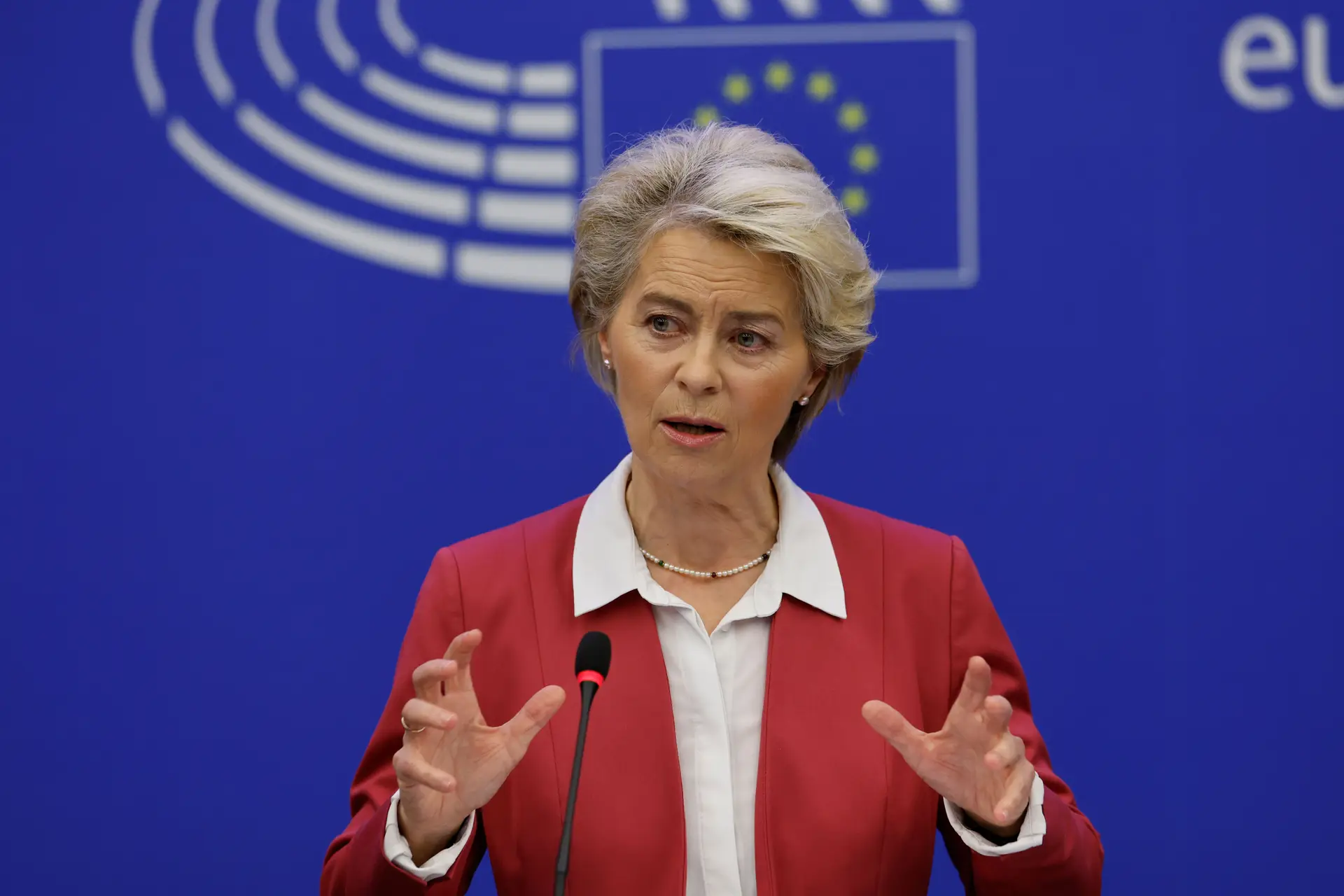 Comissão Europeia exige ser informada antes de compras de gás de grandes volumes