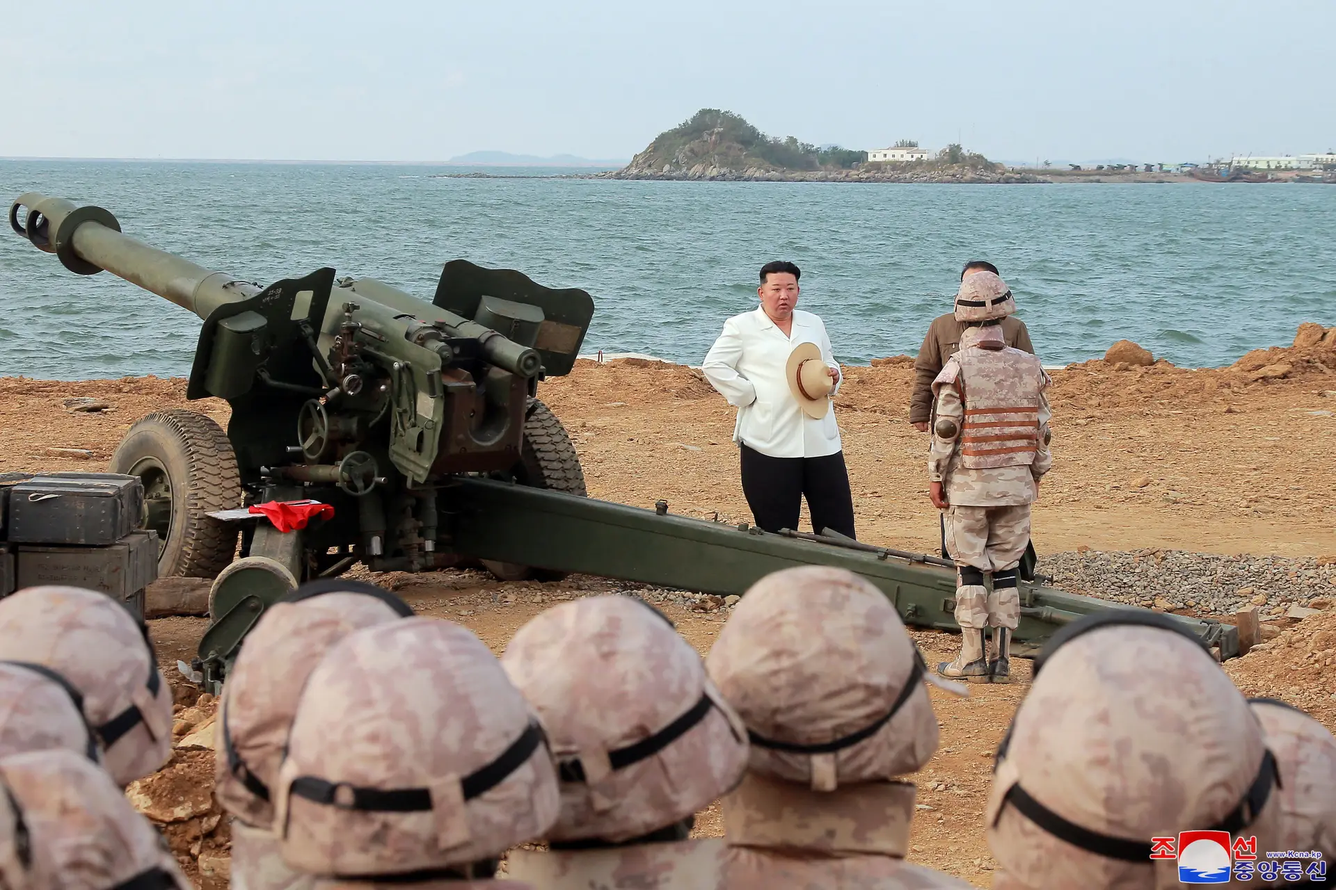 Pyongyang volta a testar armamento junto à fronteira com a Coreia do Sul