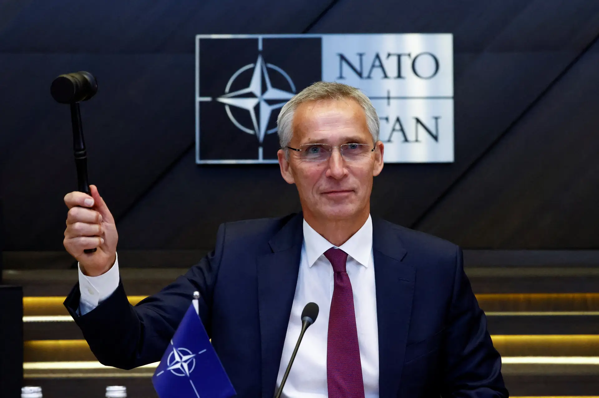 Ucrânia será membro da NATO "um dia", mas agora a prioridade é a guerra