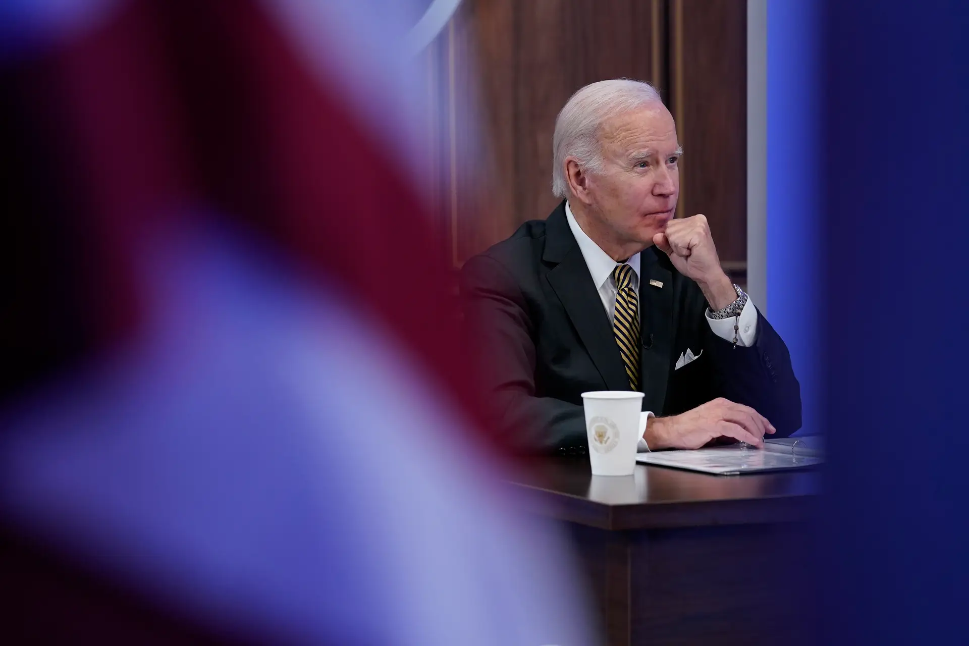 Biden acusa Putin de "crueldade" com ucranianos ao declarar lei marcial