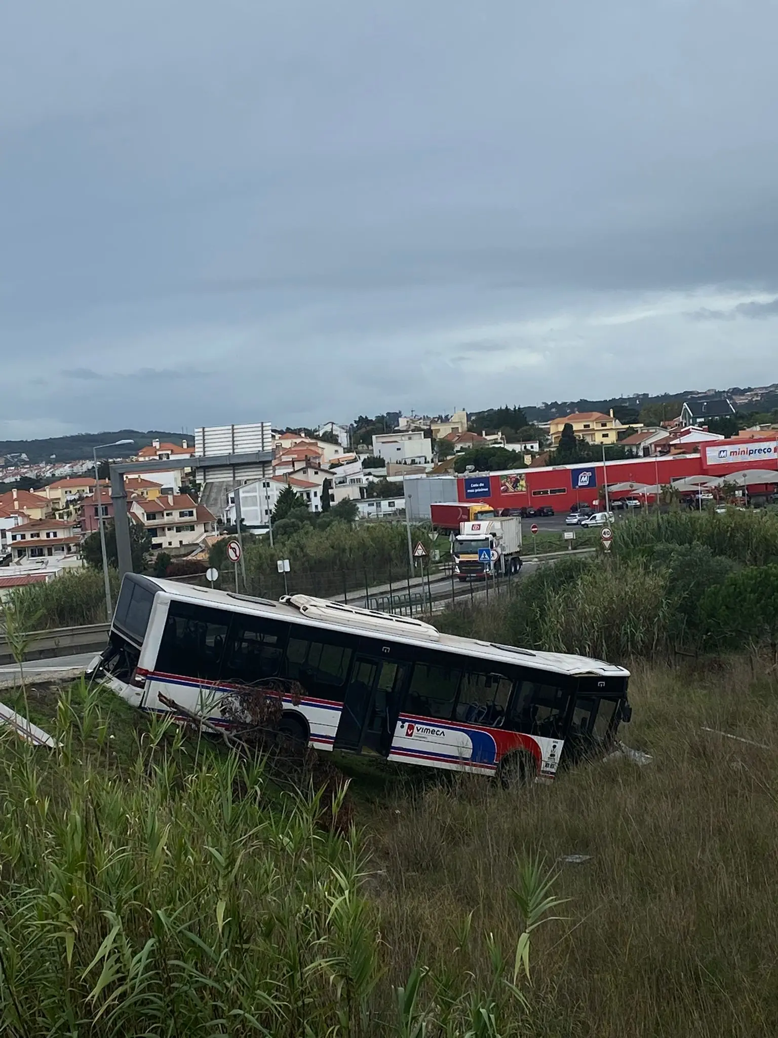 Despiste de autocarro em Paiões provoca vários feridos