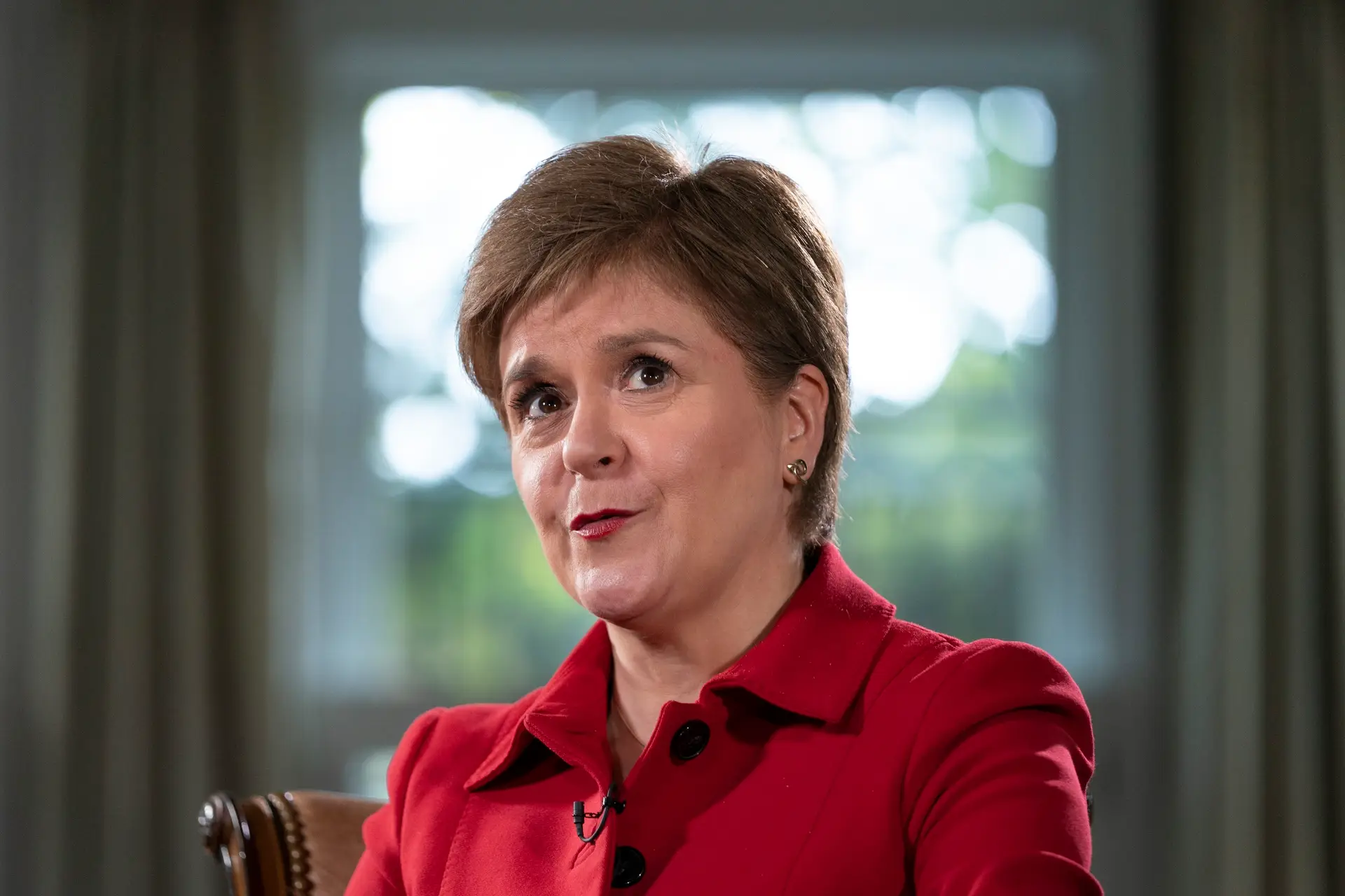 Primeira-ministra da Escócia junta-se às vozes que pedem eleições no Reino Unido