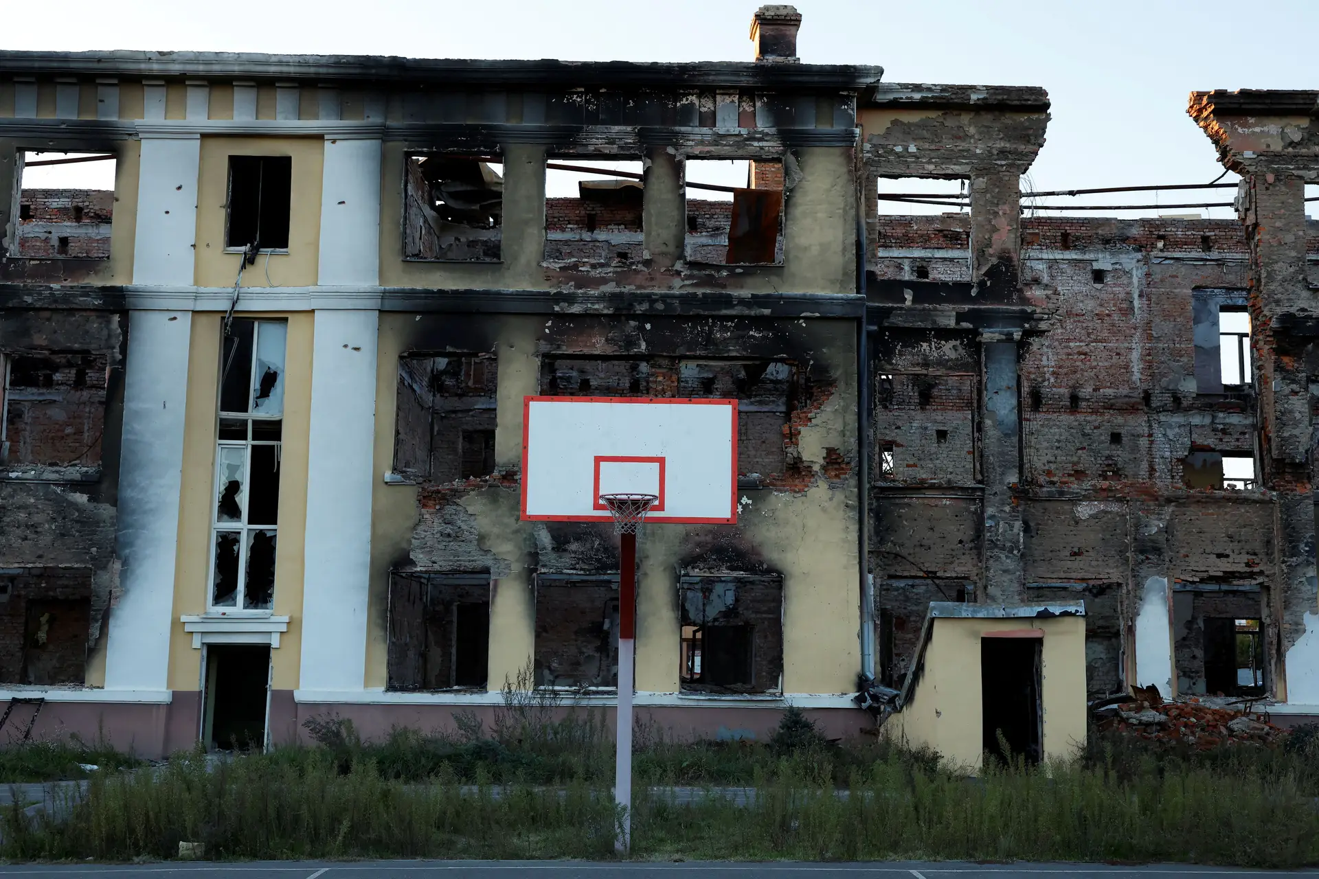 Escola bombardeada em Kharkiv, na Ucrânia.
