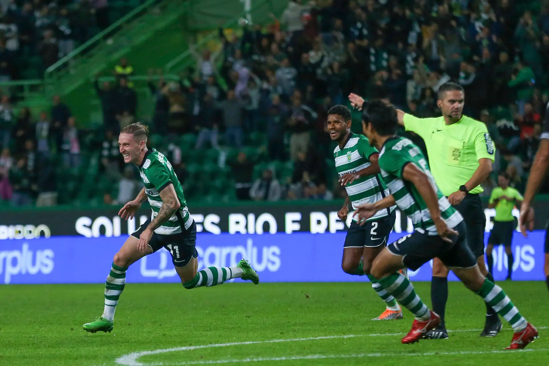 Sporting regressa às vitórias e sobe ao quarto lugar do campeonato